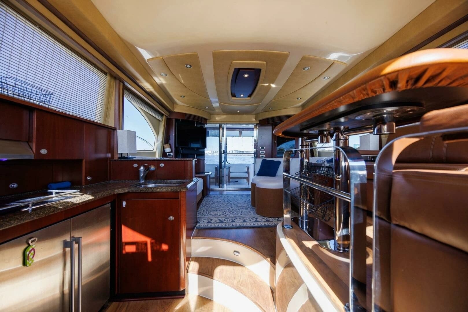 2006 Sea Ray 52 Sedan Bridge - Image 10