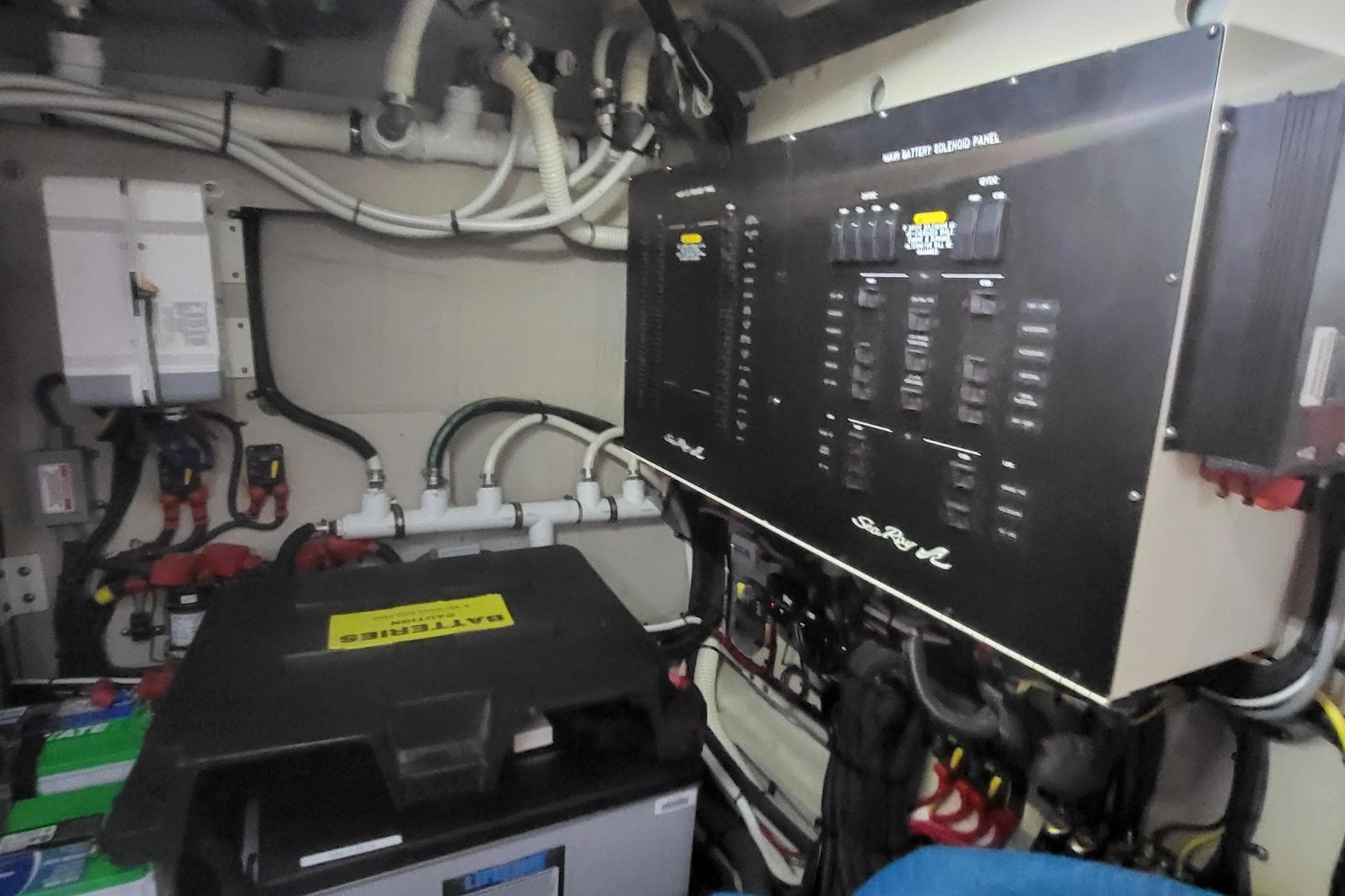 Electrical panel and battery setup in 2018 Sea Ray L590 Fly yacht.