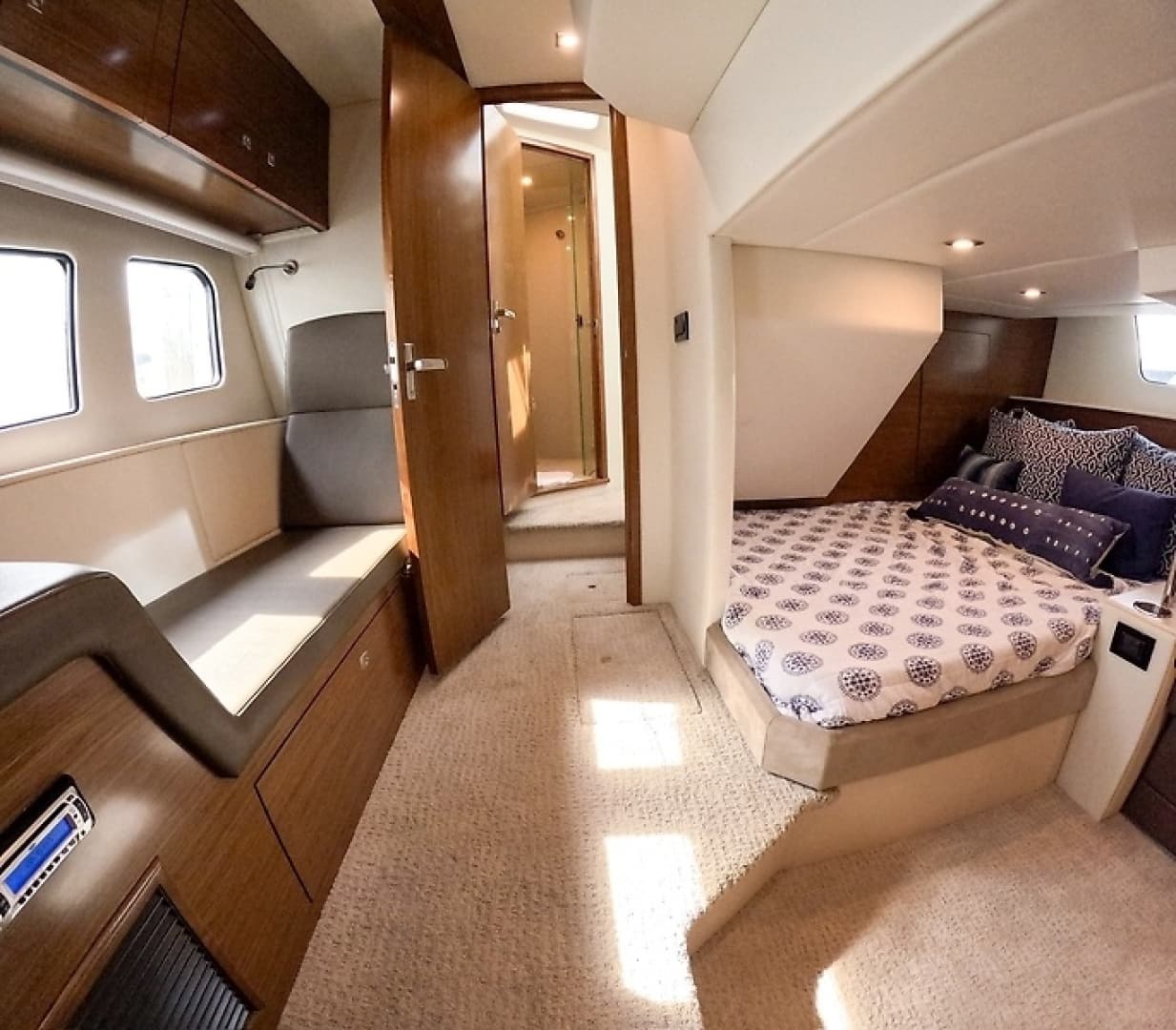 2016 Cruisers Yachts Cantius - Image 28