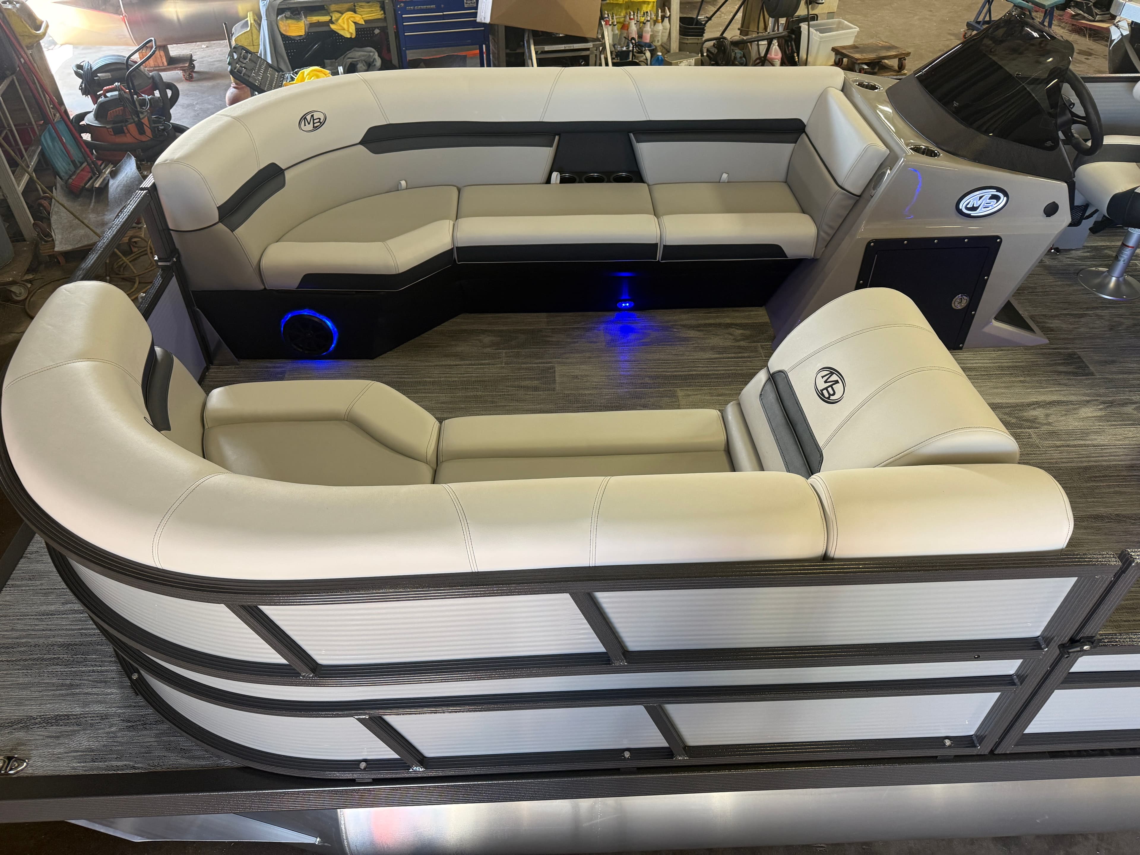 2026 Montego Bay 8522 Fish & Cruise Deluxe Pontoon & Honda 4-Stroke EFI - 2
