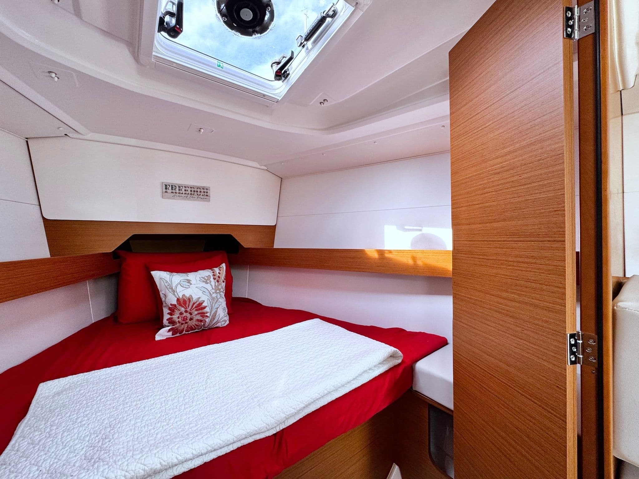 2019 Jeanneau 349 - 15