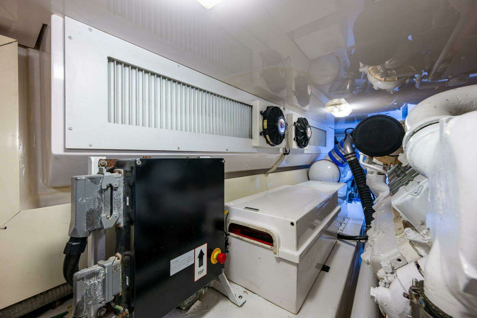 2006 Viking 52 Convertible - Image 30