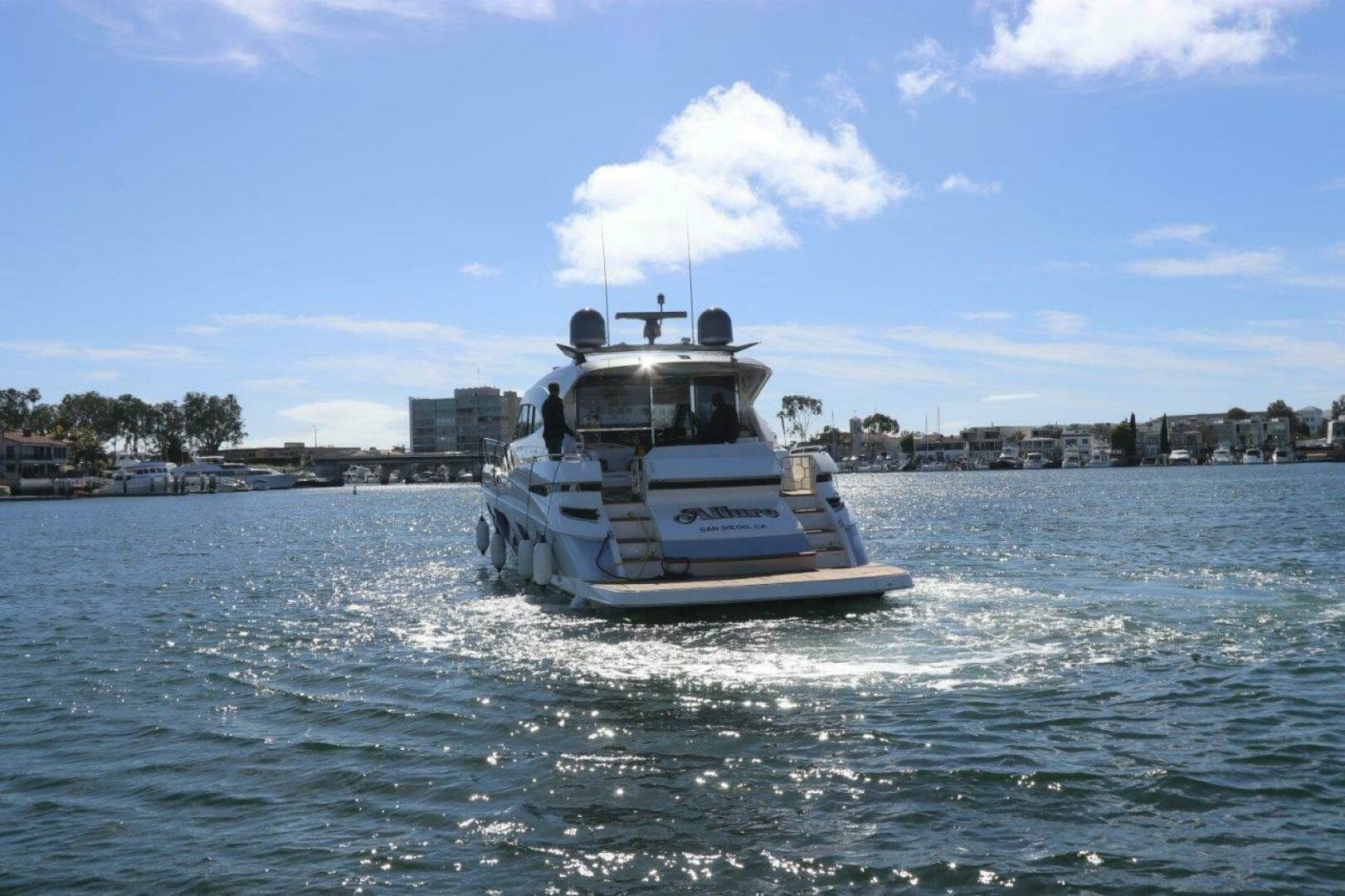 2020 Riviera 6000 Sport Yacht - Image 5