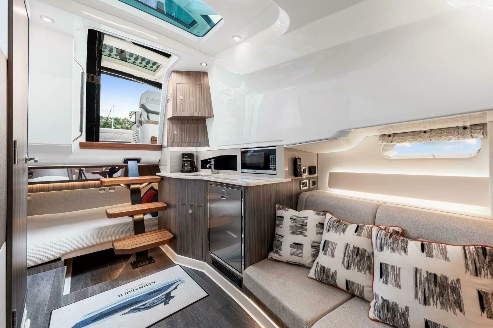 2022 Sea Ray 370 Sundancer - Image 30