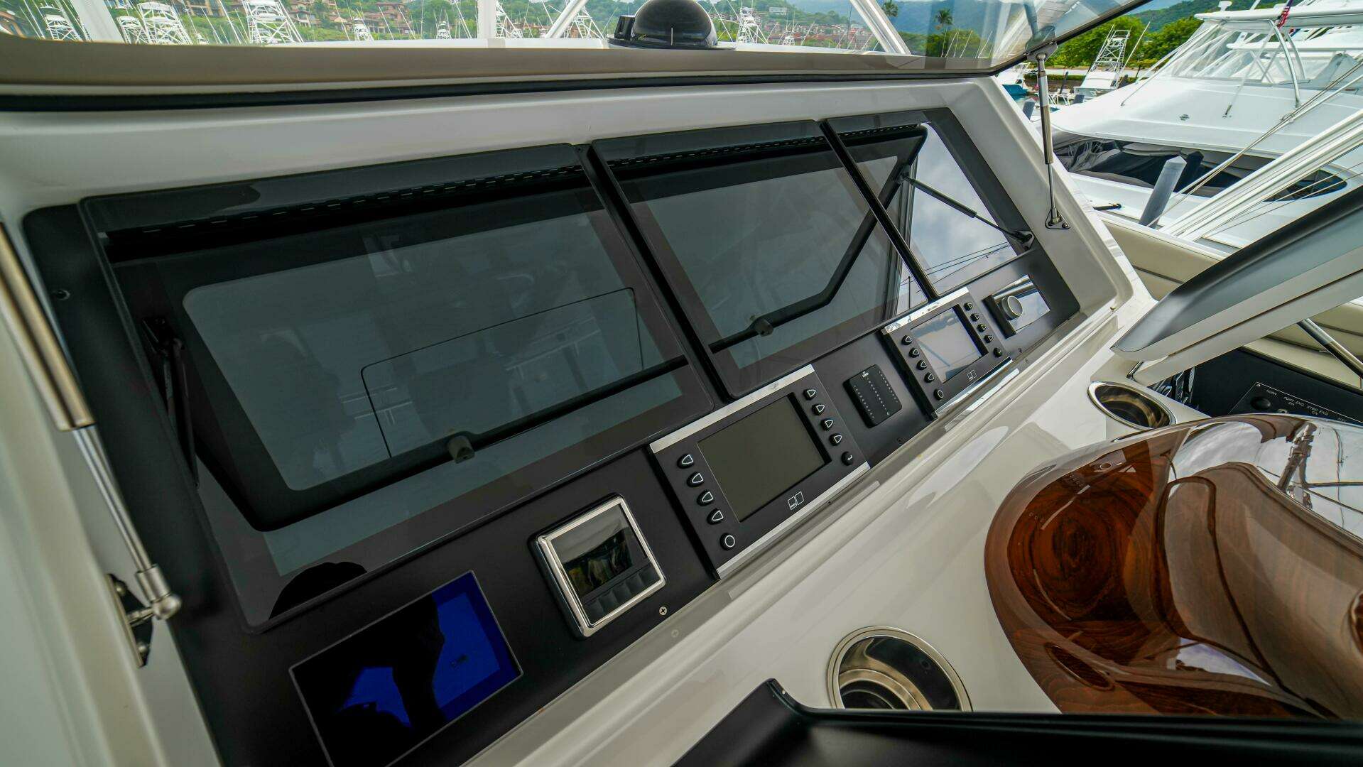 2023 Viking 72 Convertible - Image 21