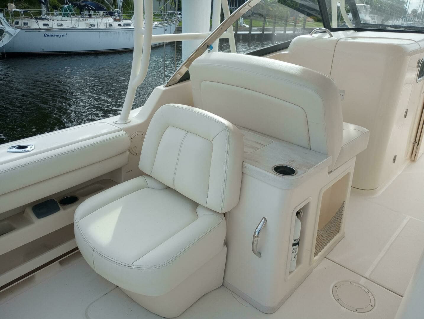 2016 Grady-White Freedom 307 - Image 4