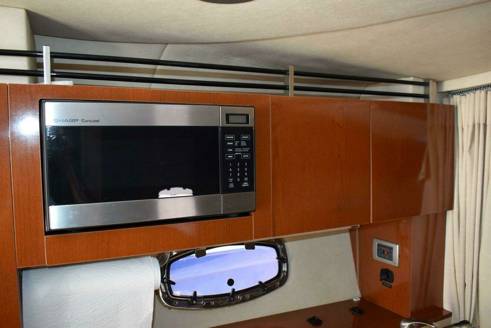 2011 Sea Ray 310 Sundancer - Image 44