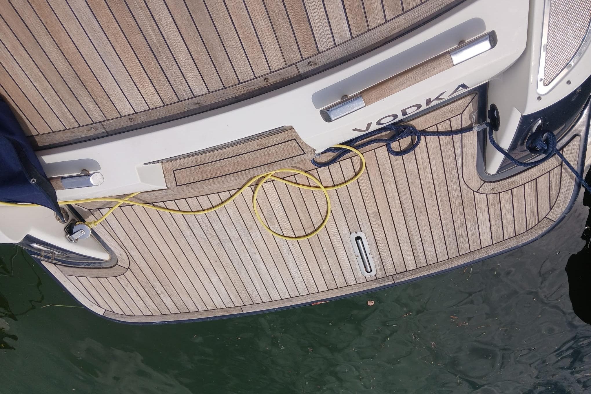 2010 Chris-Craft Corsair 28 Heritage Edition boat deck with wooden finish and mooring ropes.
