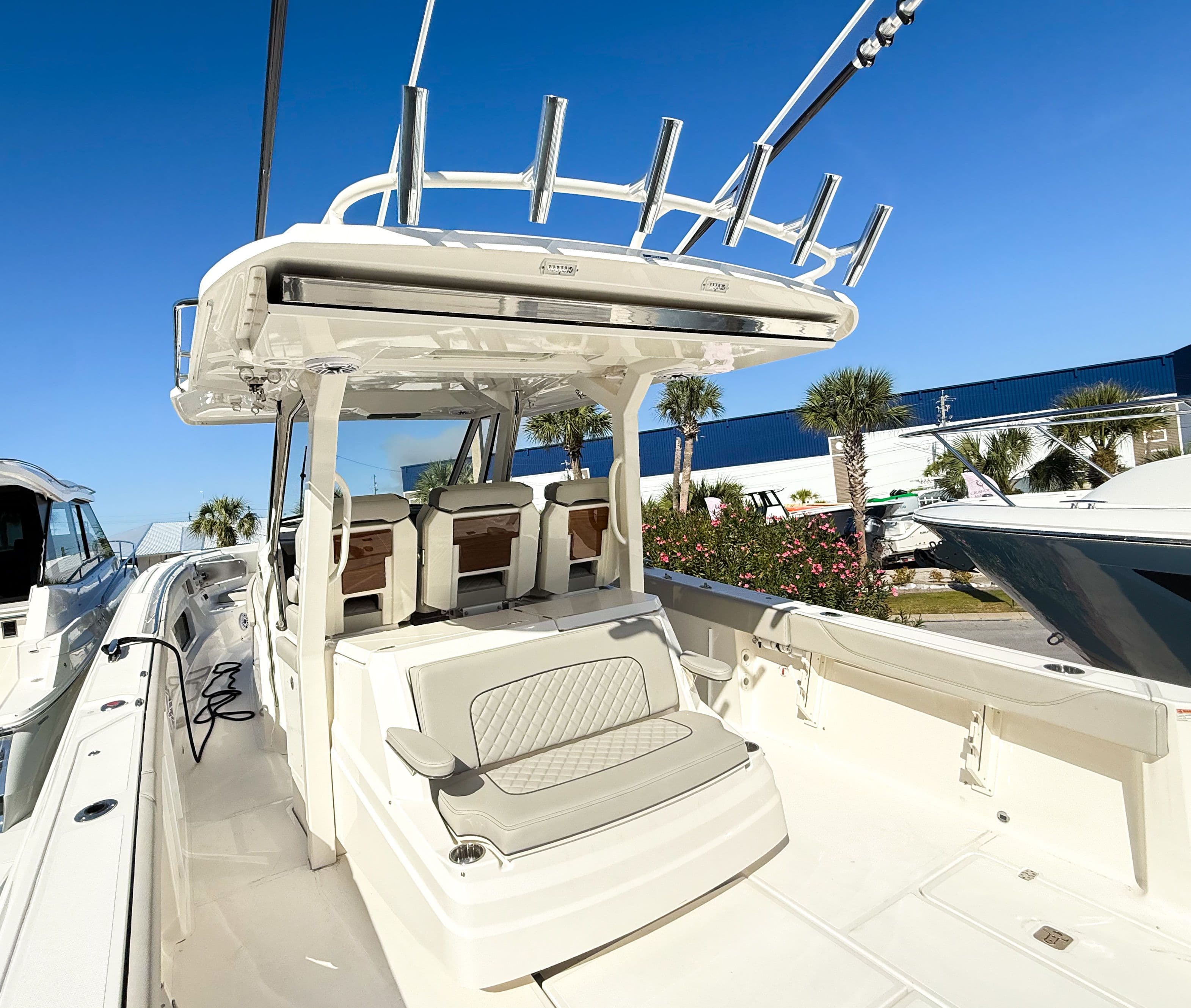 2025 PURSUIT 378 S - Image 12