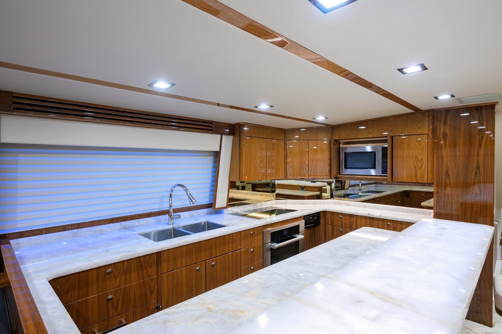 2023 Viking 80 Skybridge - Image 7