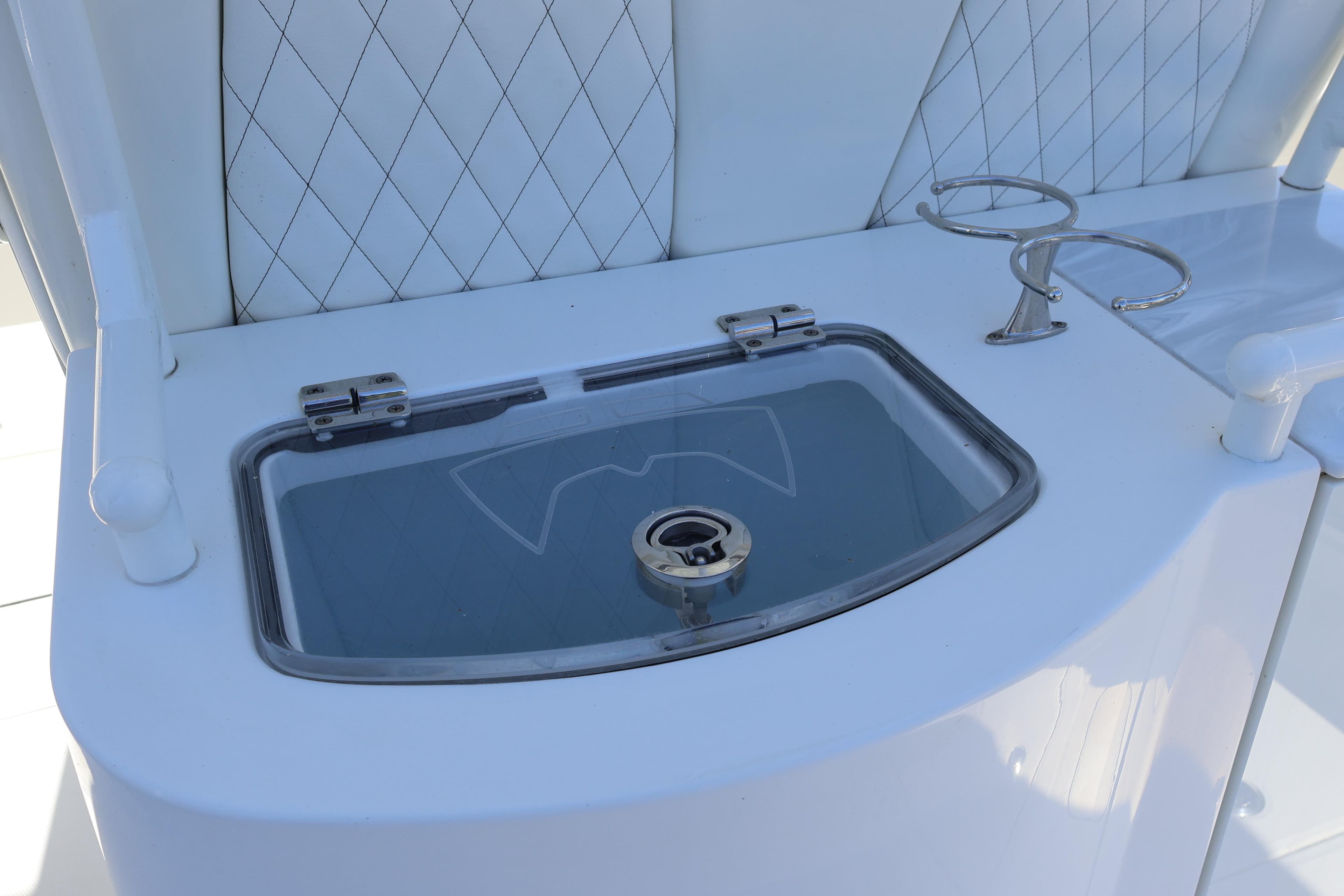 2022 World Cat 280 CC-X boat console with livewell and cup holders.