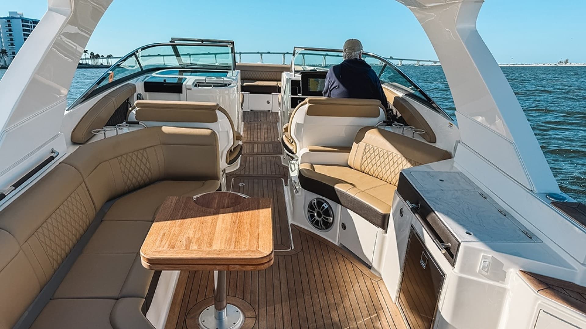2023 Sea Ray SLX 350 Outboard - Image 21