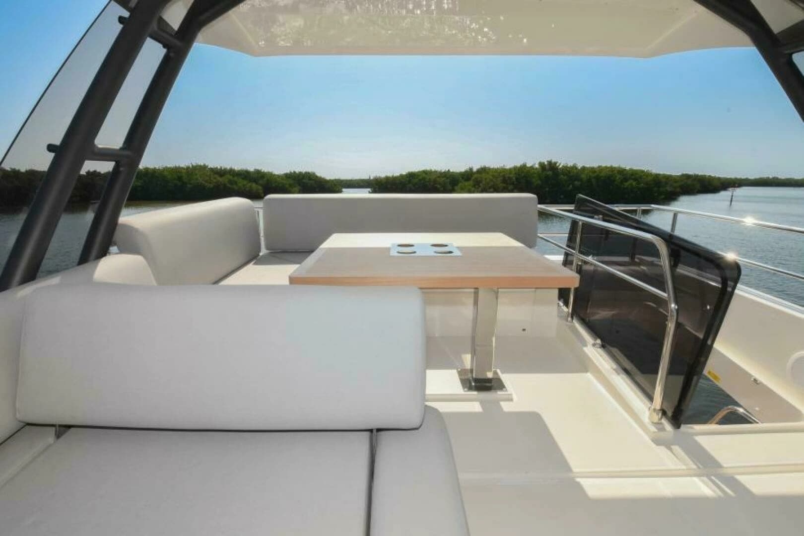 2023 Prestige 520 Flybridge - Image 21