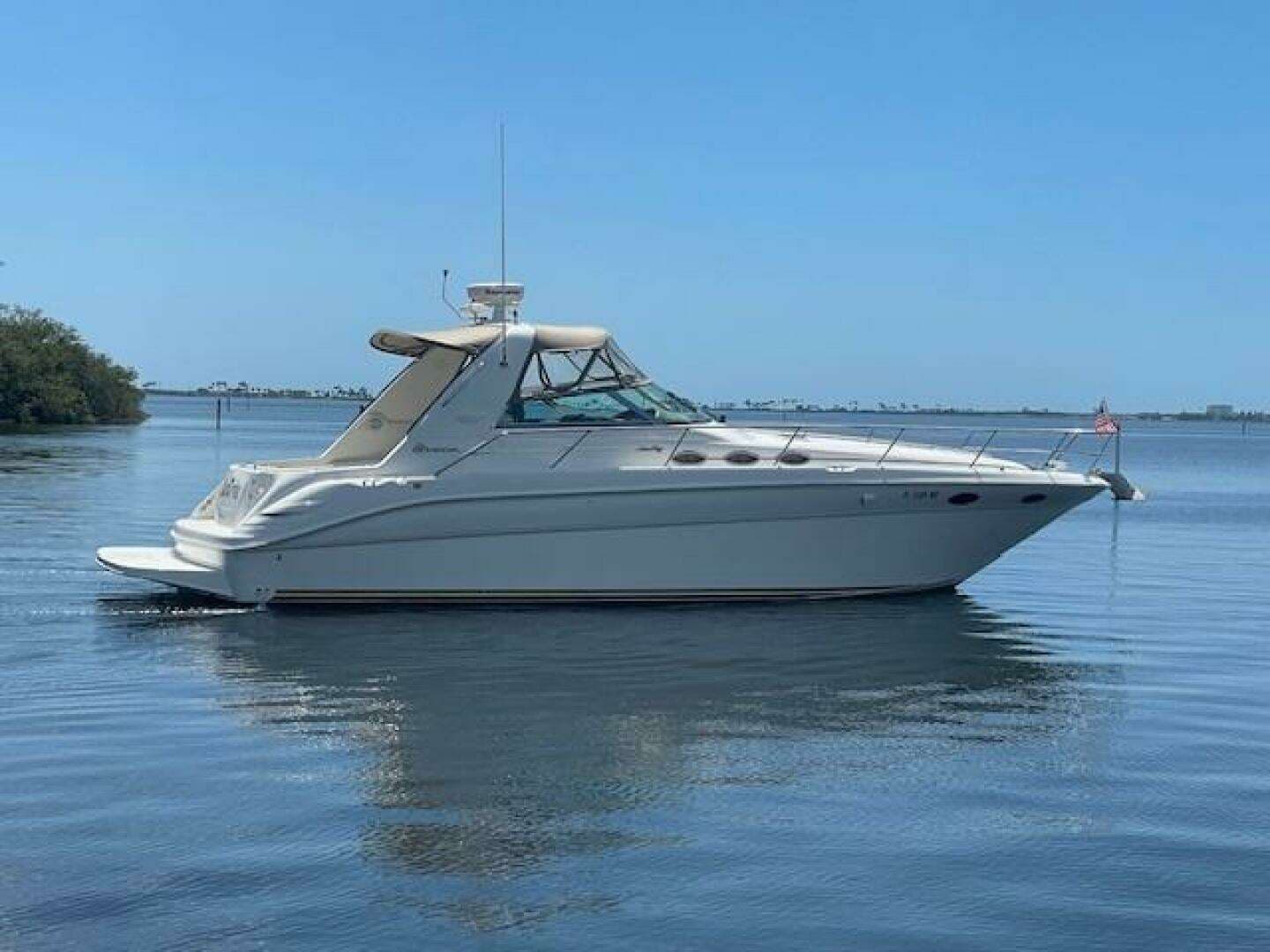 1998 Sea Ray 370 Sundancer - Image 2