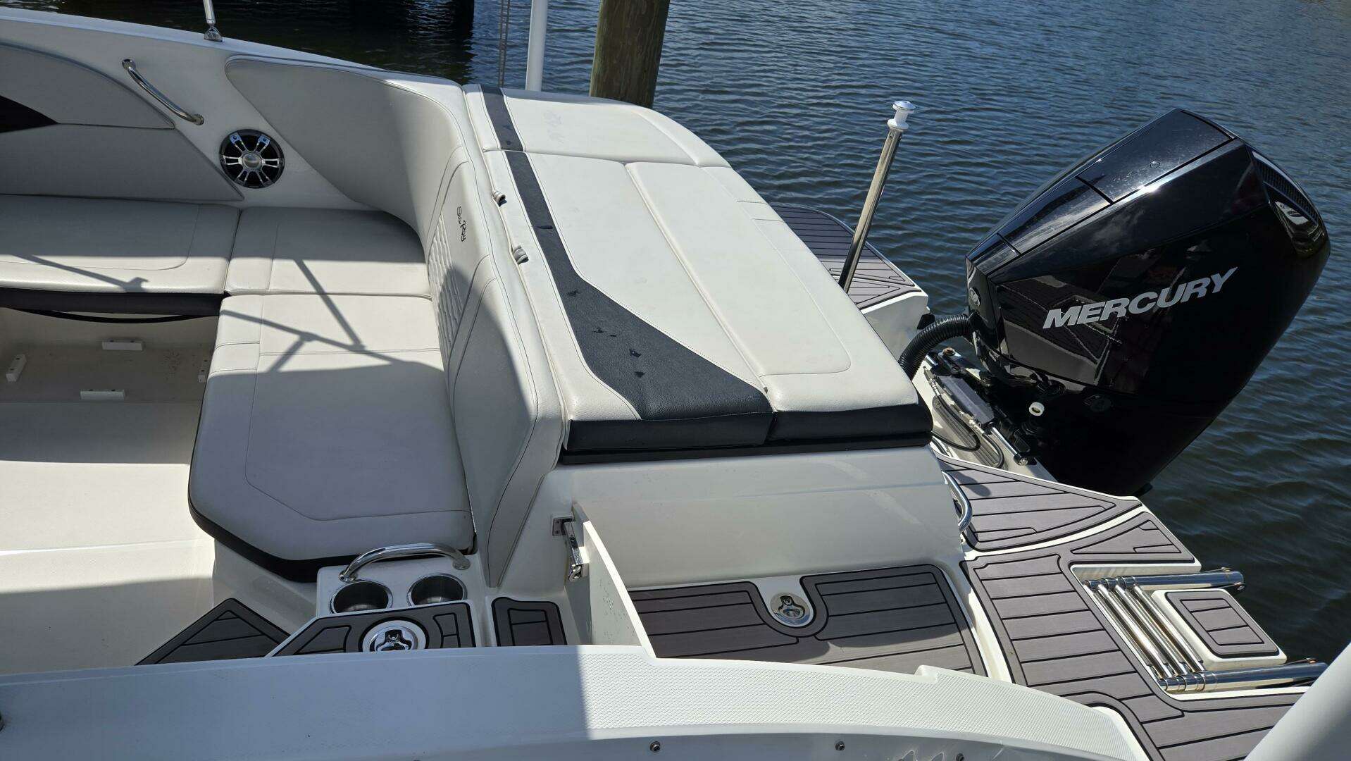 2023 Sea Ray SPX 210 OB - Image 6