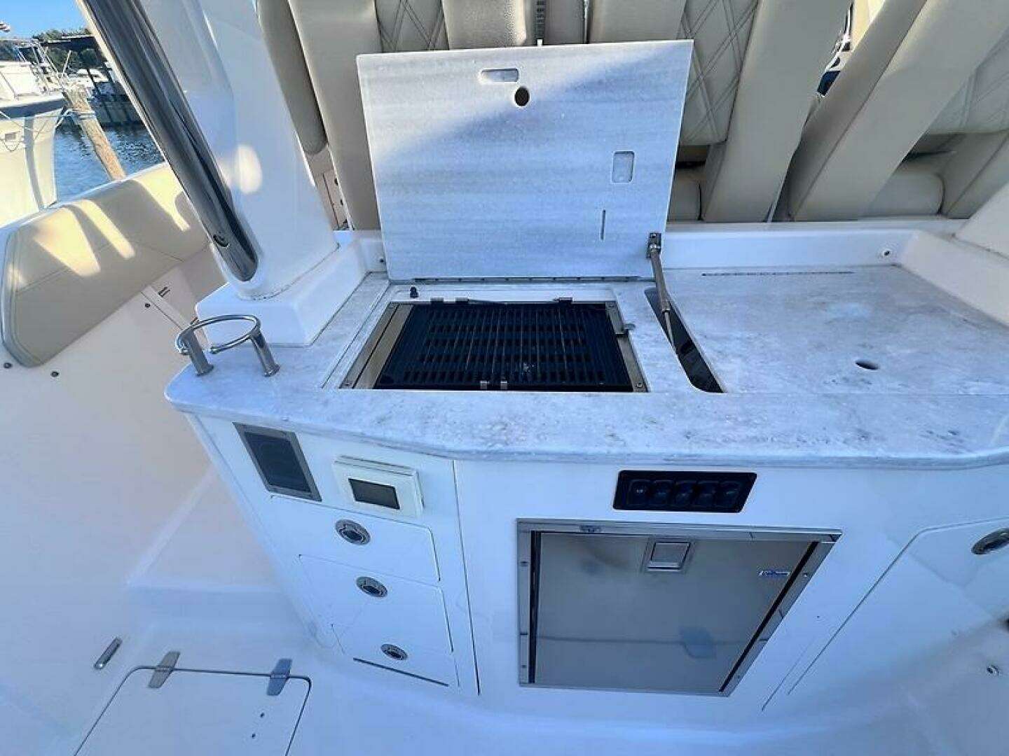2019 Regal 33 SAV - Image 26