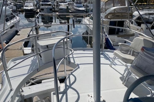 1999 Mainship 350 Trawler docked at marina, surrounded by other boats.