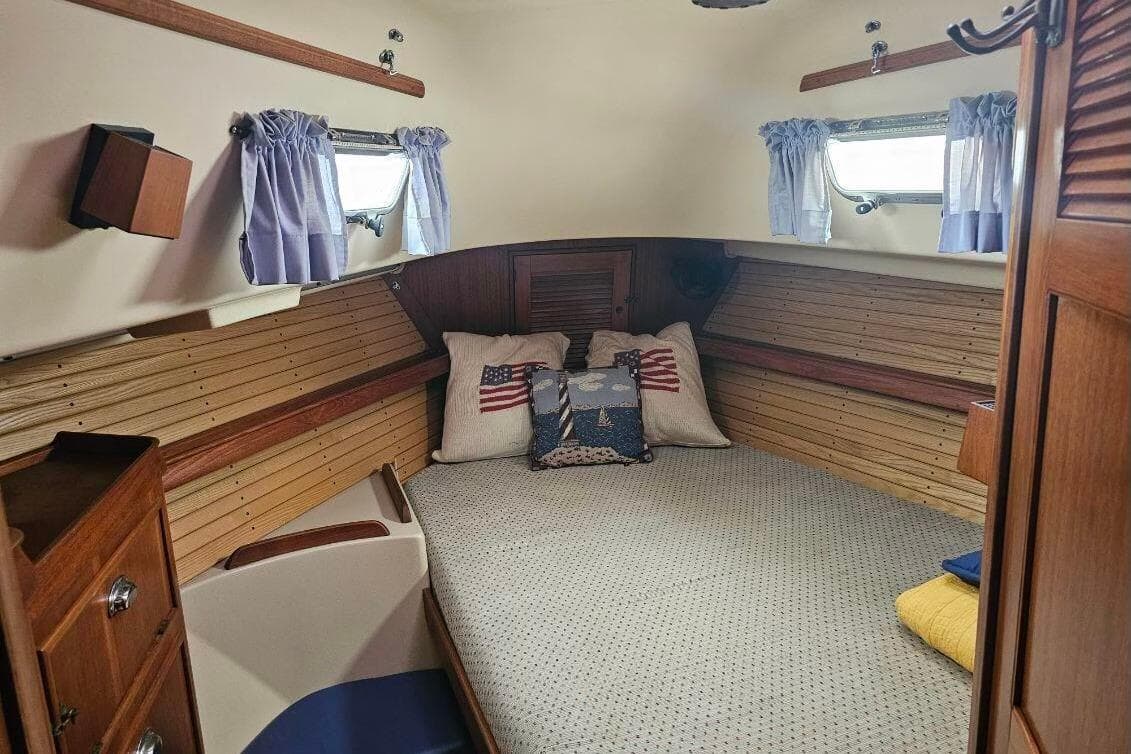 Cozy cabin interior of 1999 Island Packet 350 sailboat with nautical decor.