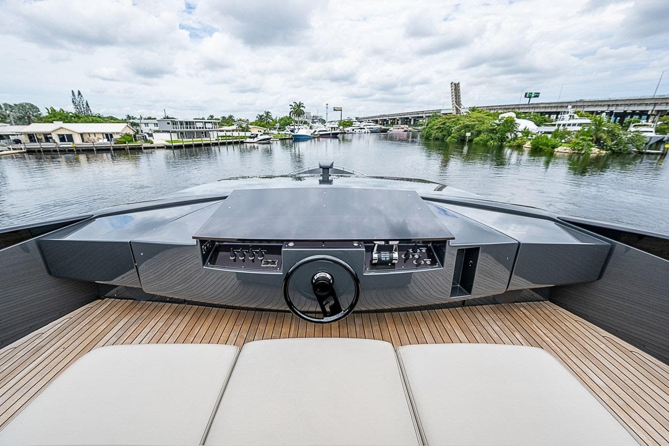 FLYBRIDGE HELM