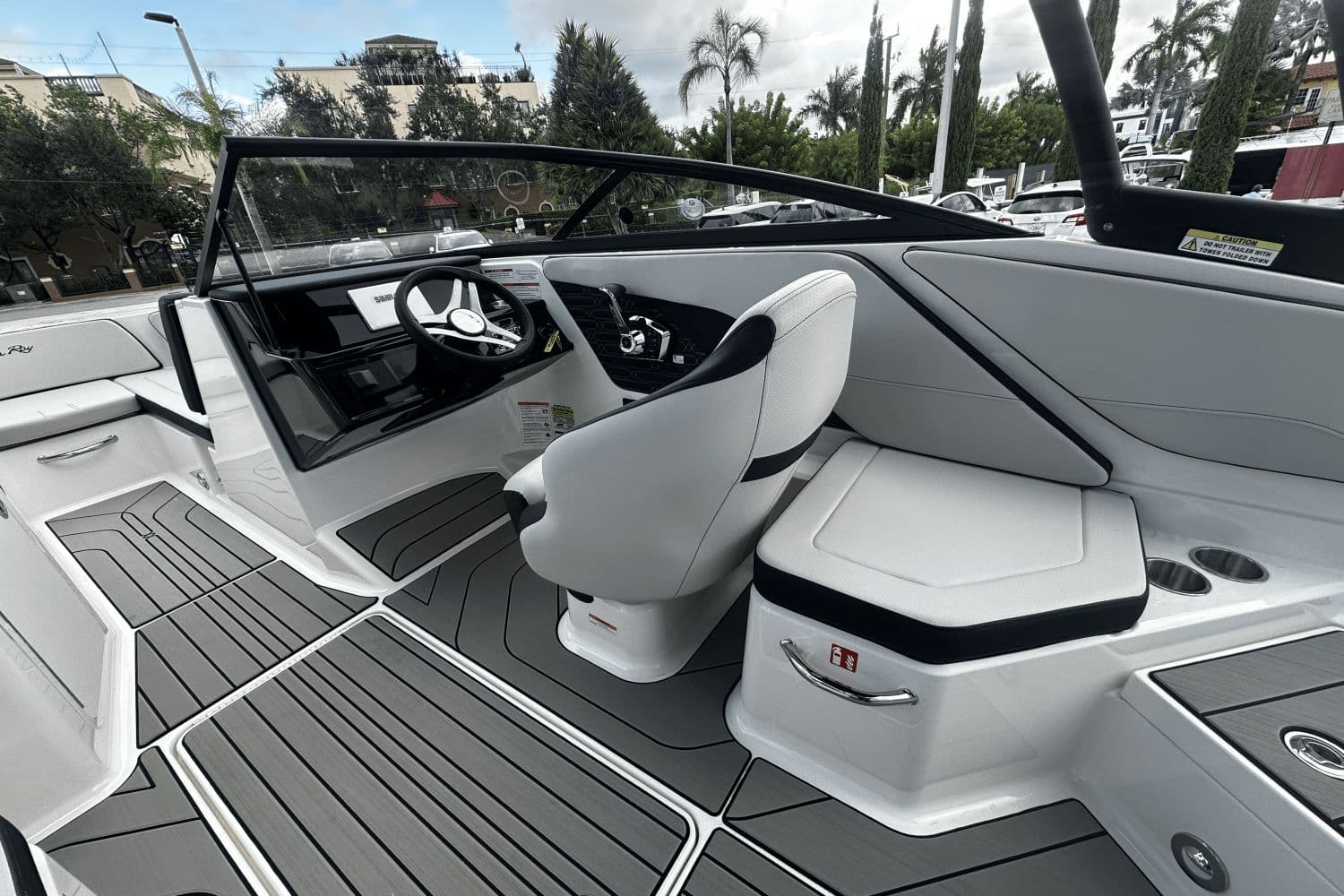 2026 Sea Ray SPX 210 Outboard - 11
