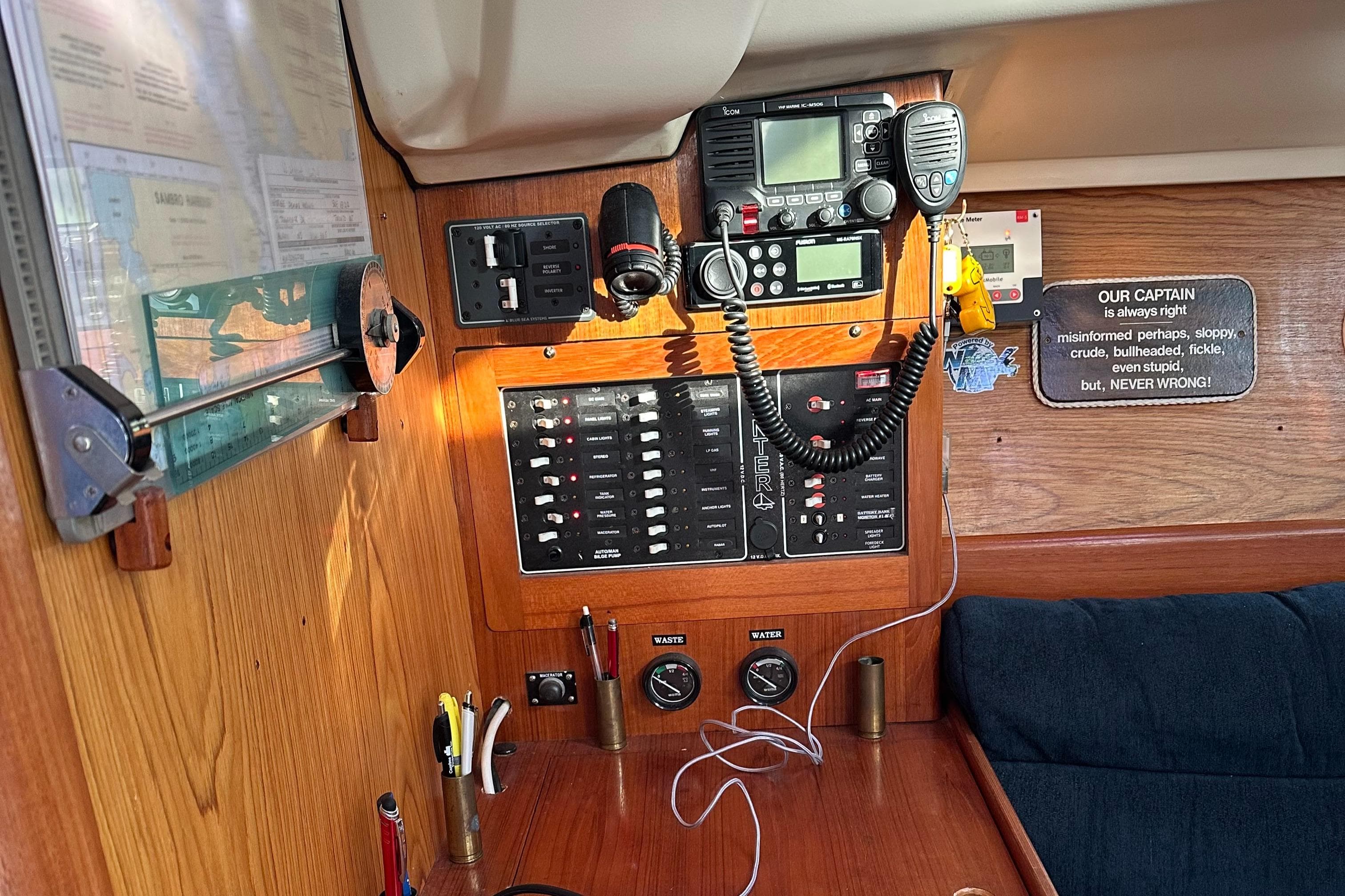 2001 Hunter 320 - 116