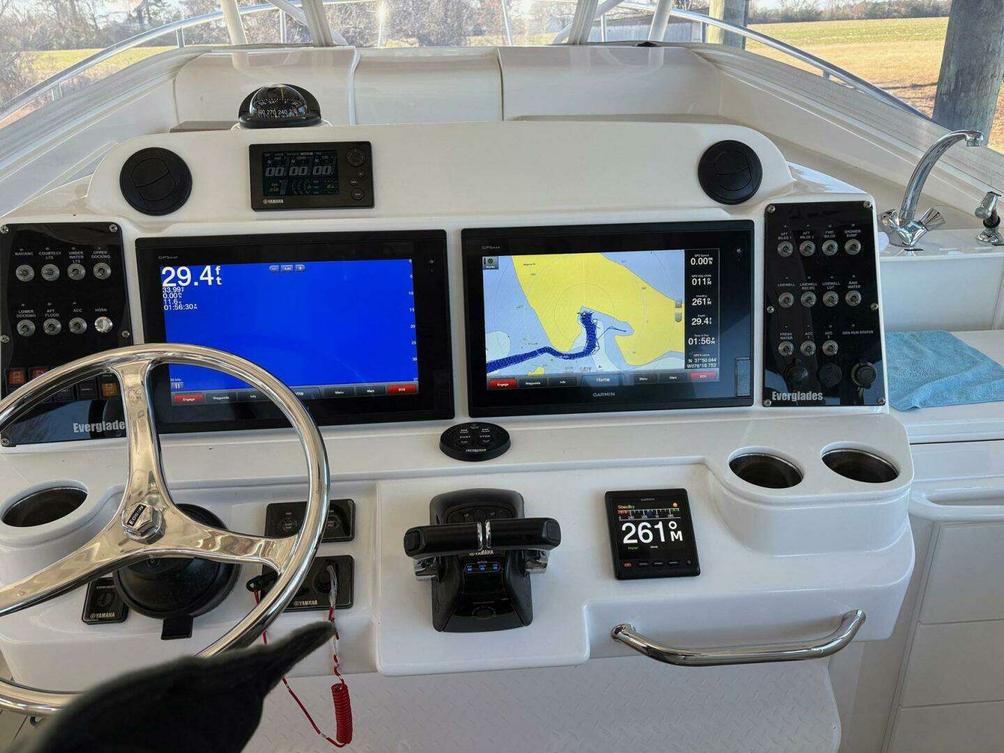 2017 Everglades 350 LX - Image 7