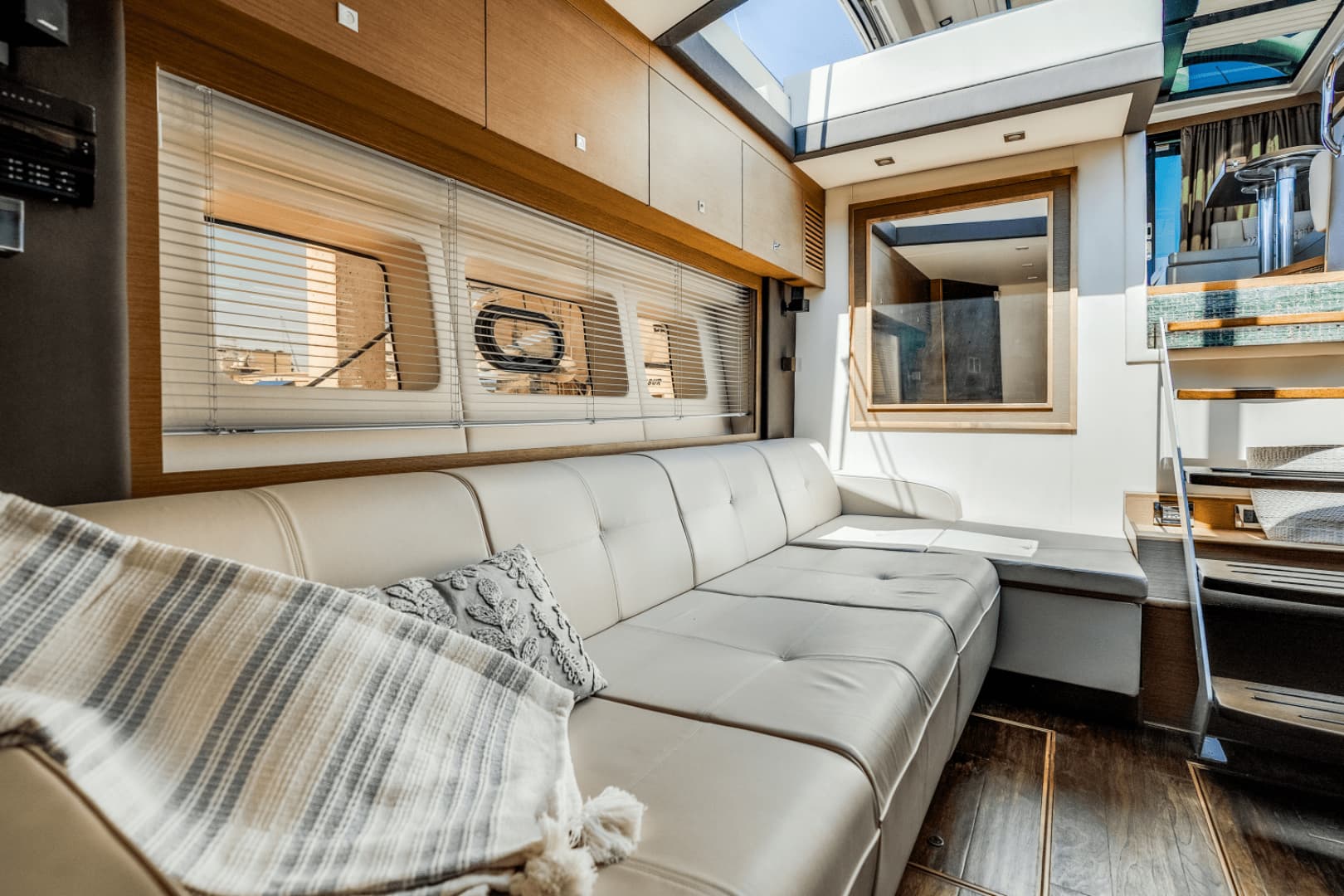 2013 Sea Ray 510 SUNDANCER - Image 76