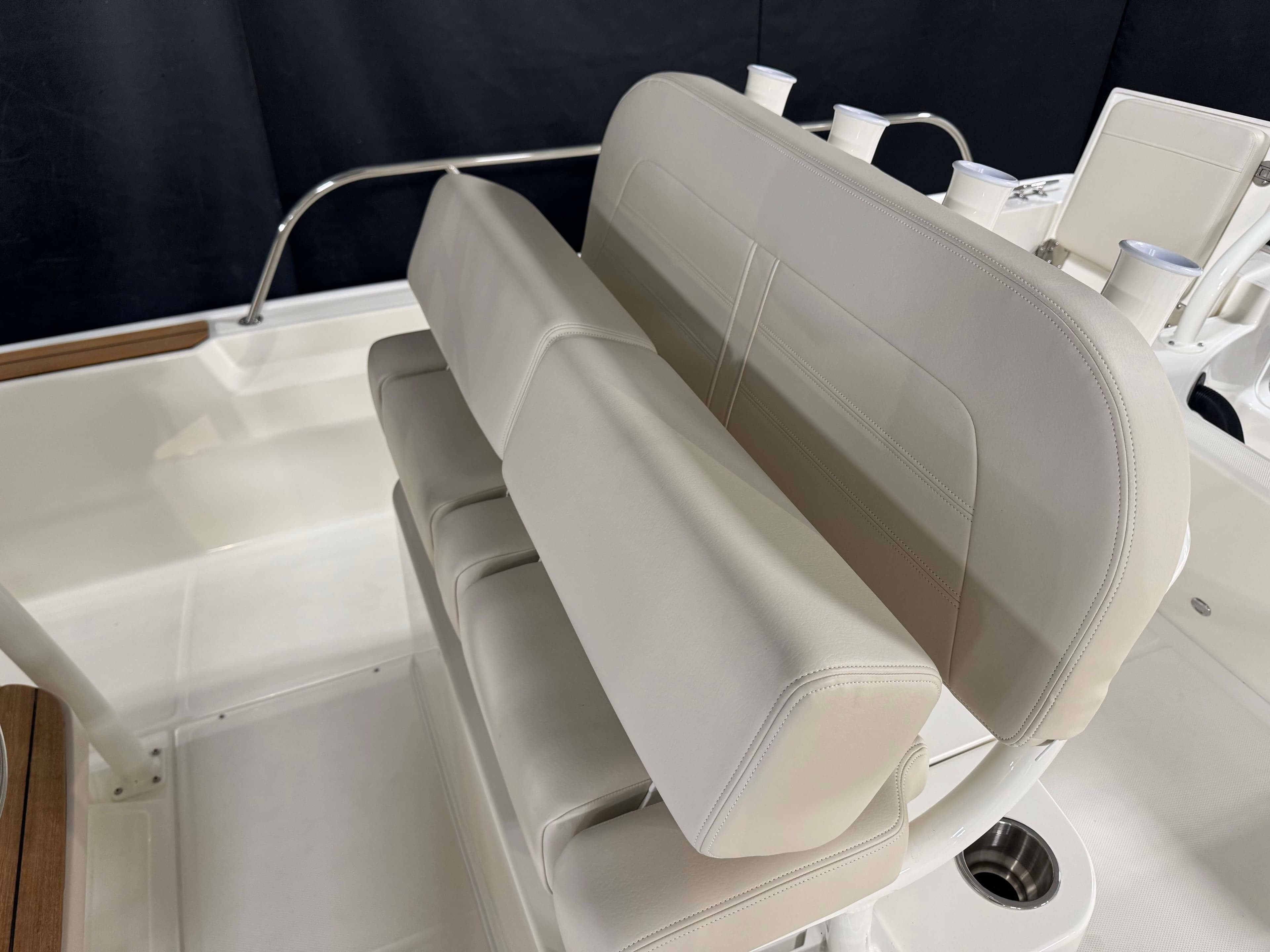 2026 Boston Whaler 210 Montauk - 29