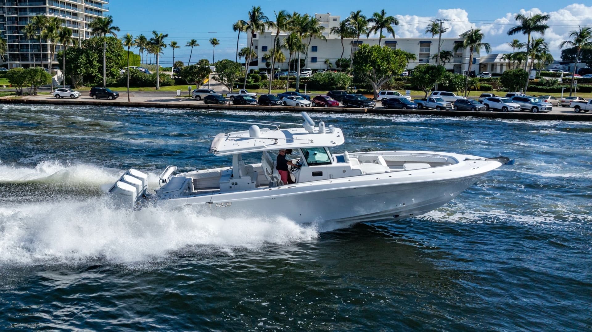 2024 HCB 42 Lujo - Image 32
