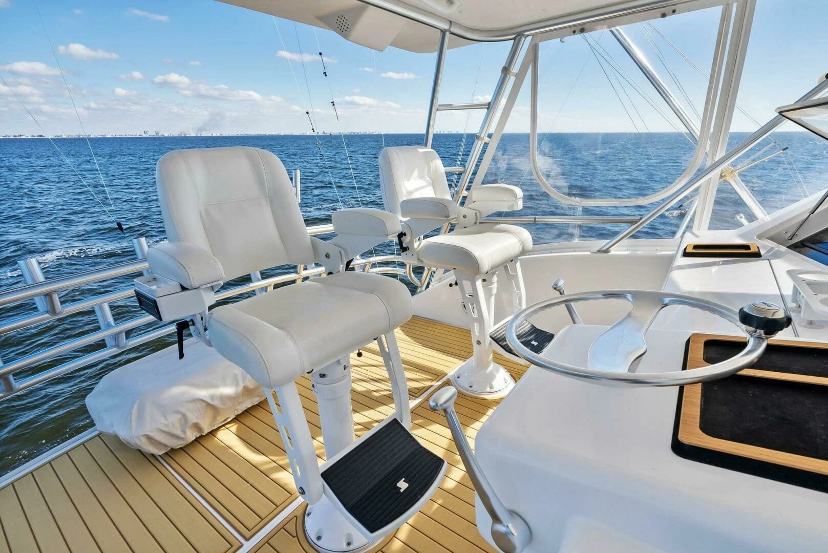 2002 Viking 65 Convertible - Image 4