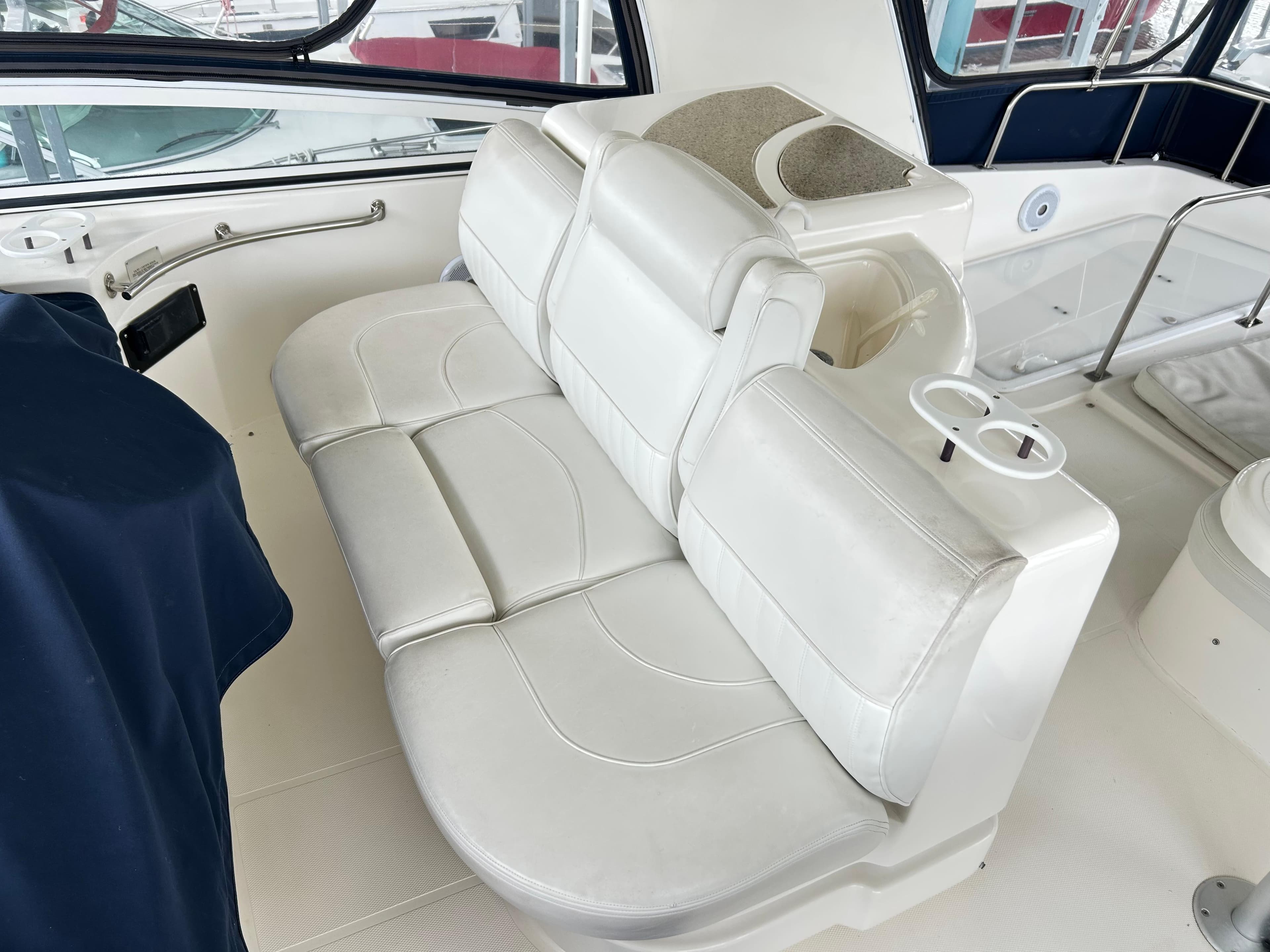 2004 Cruisers Yachts 5000 Sedan Sport - 61