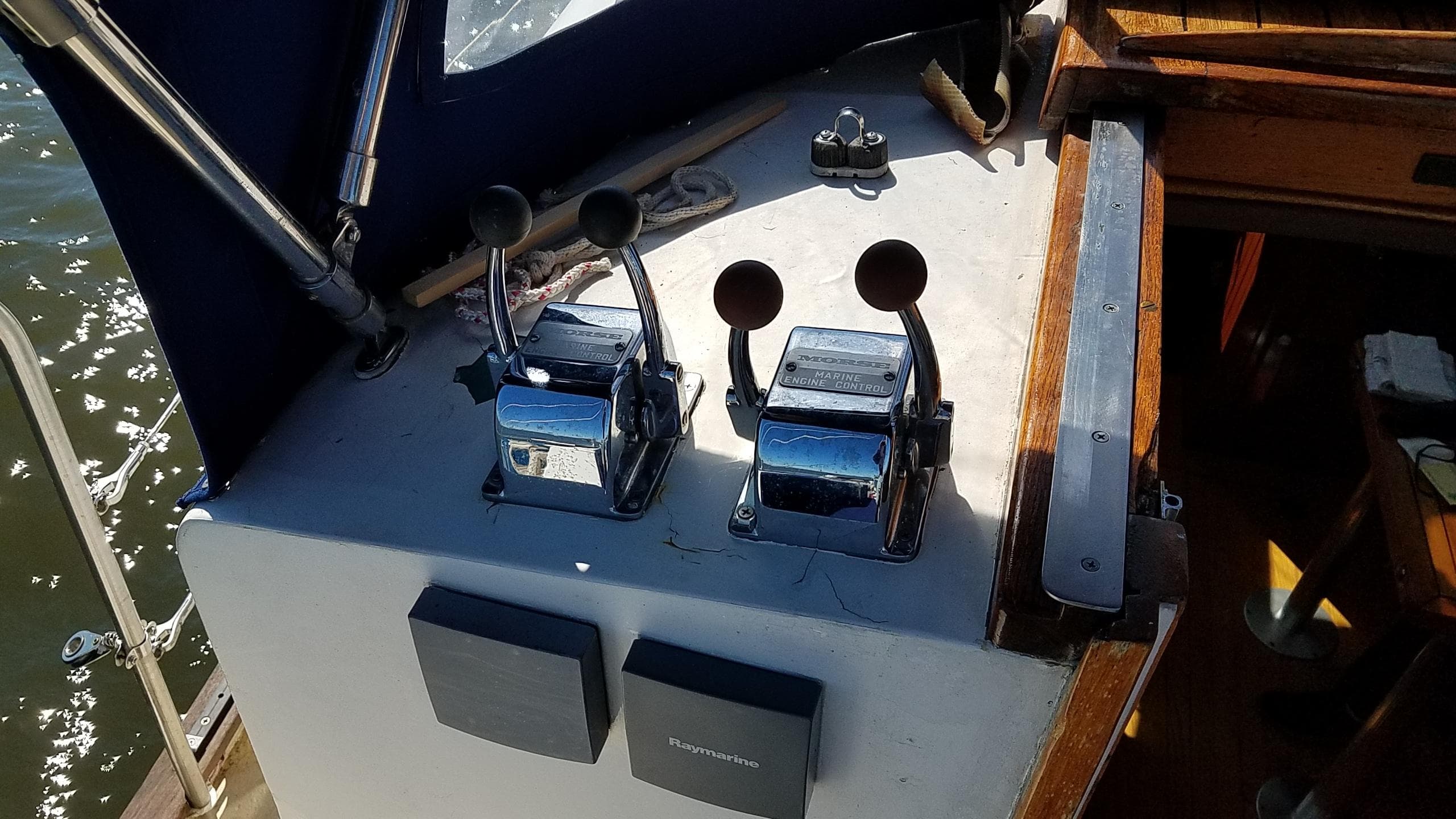 Engine controls topside