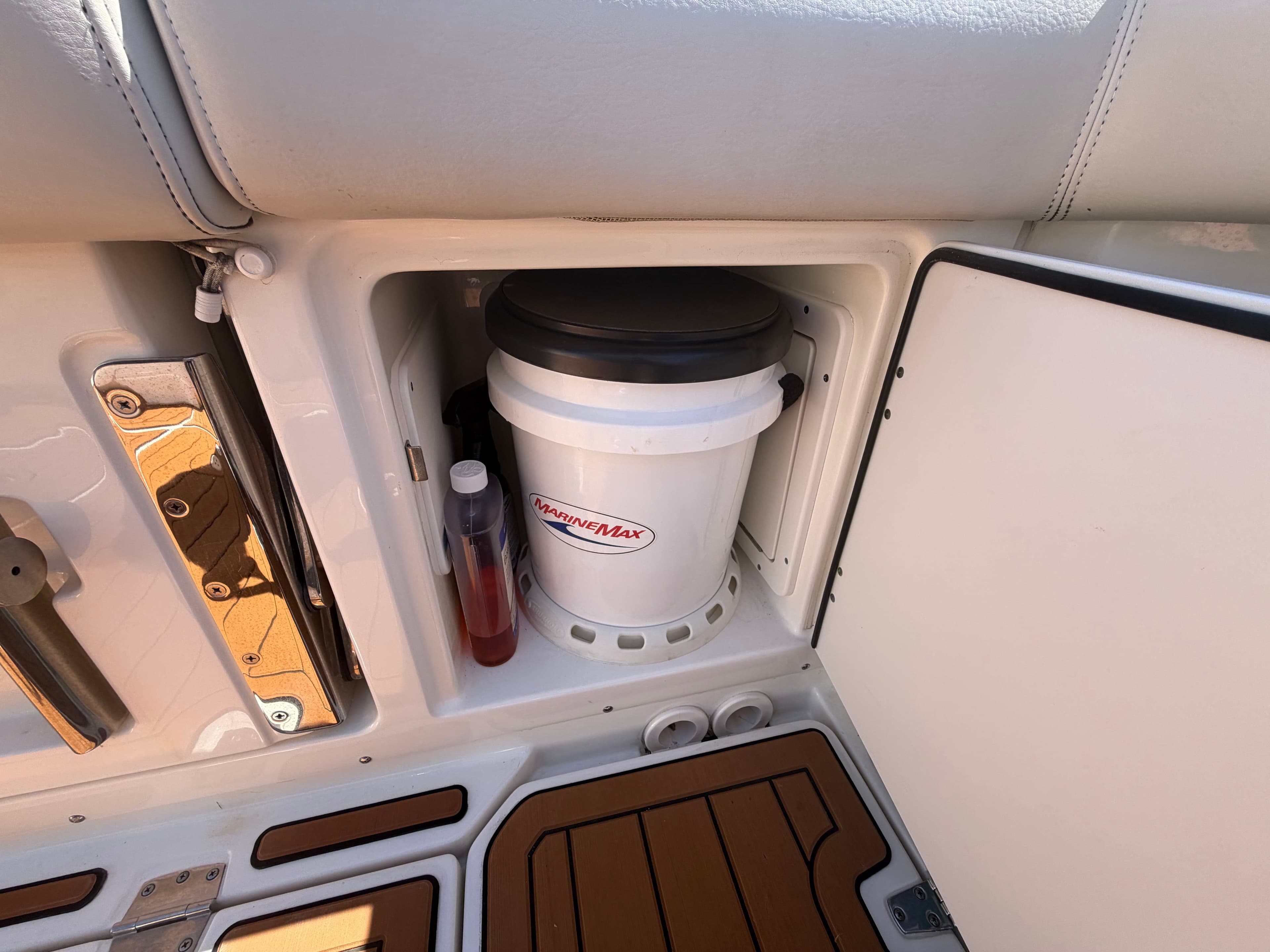 2021 Boston Whaler 380 Outrage - 20