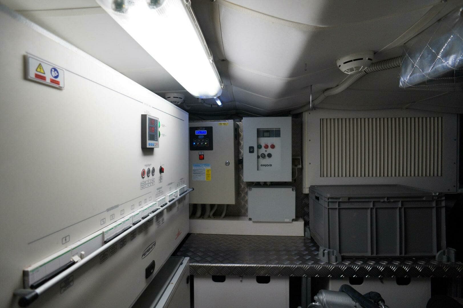 2016 Pershing 70 - Image 33