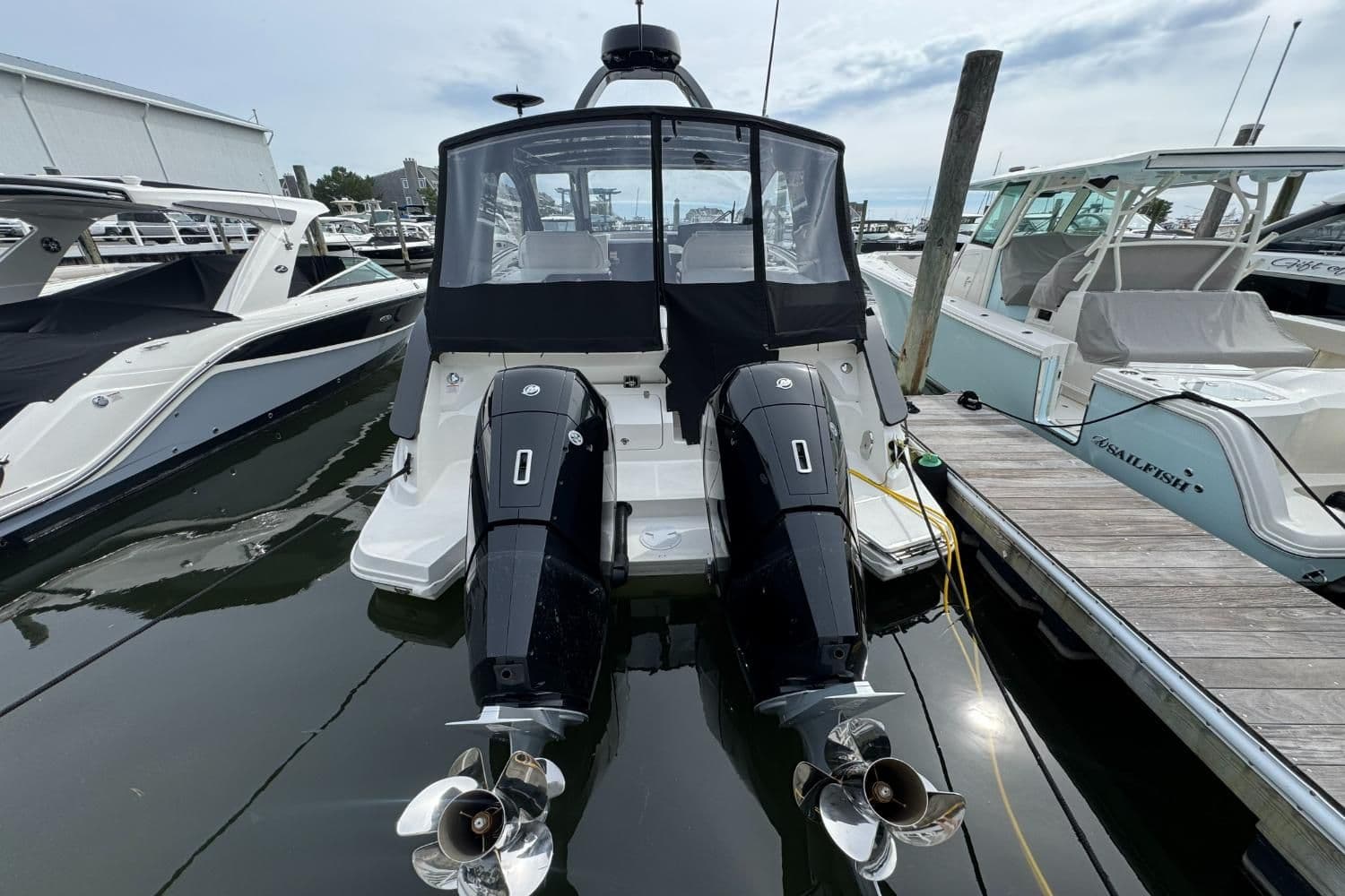 2026 Sea Ray Sundancer 370 Outboard - 11