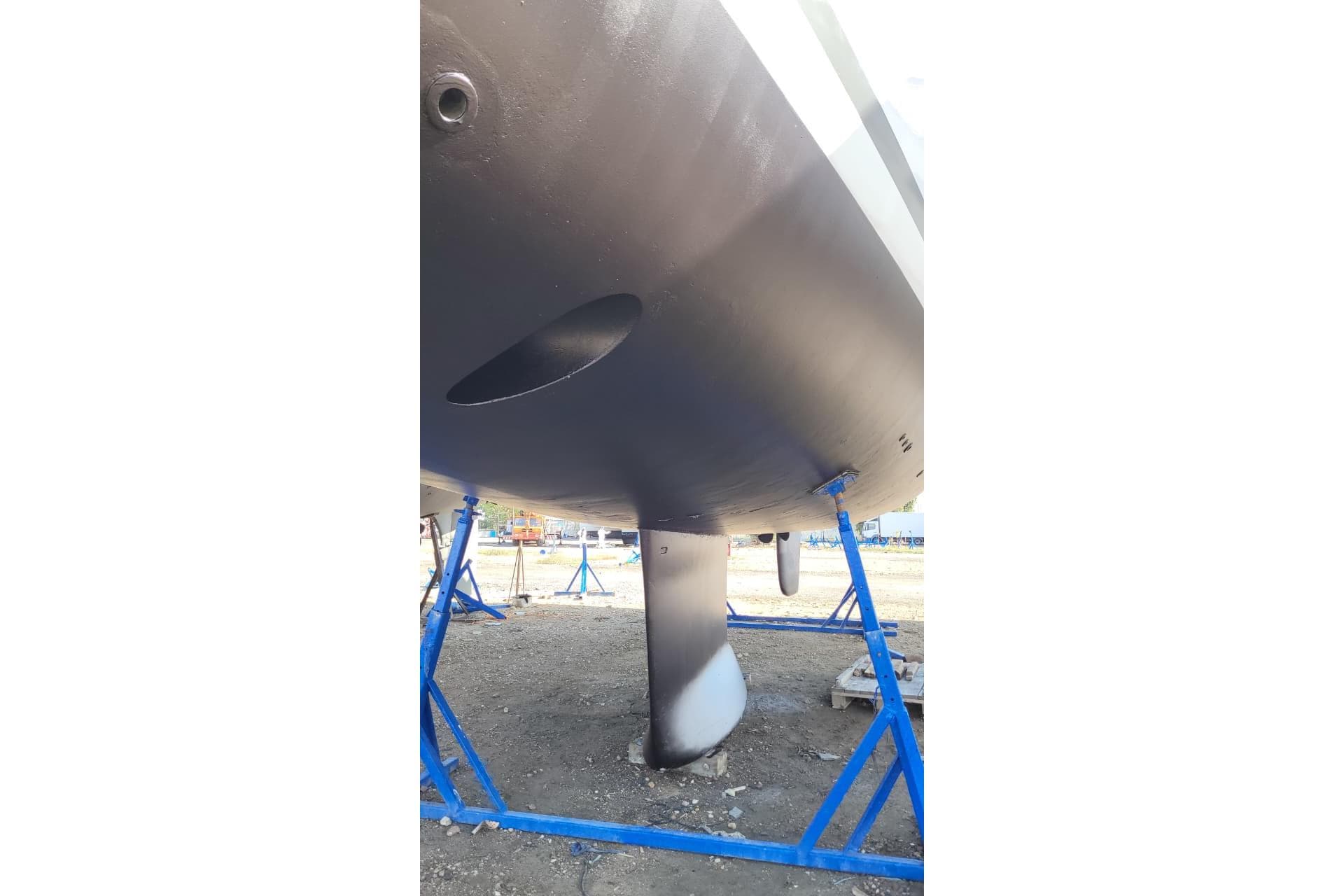 Bottom view of 2009 Beneteau Cyclades 50.5 sailboat on stands.