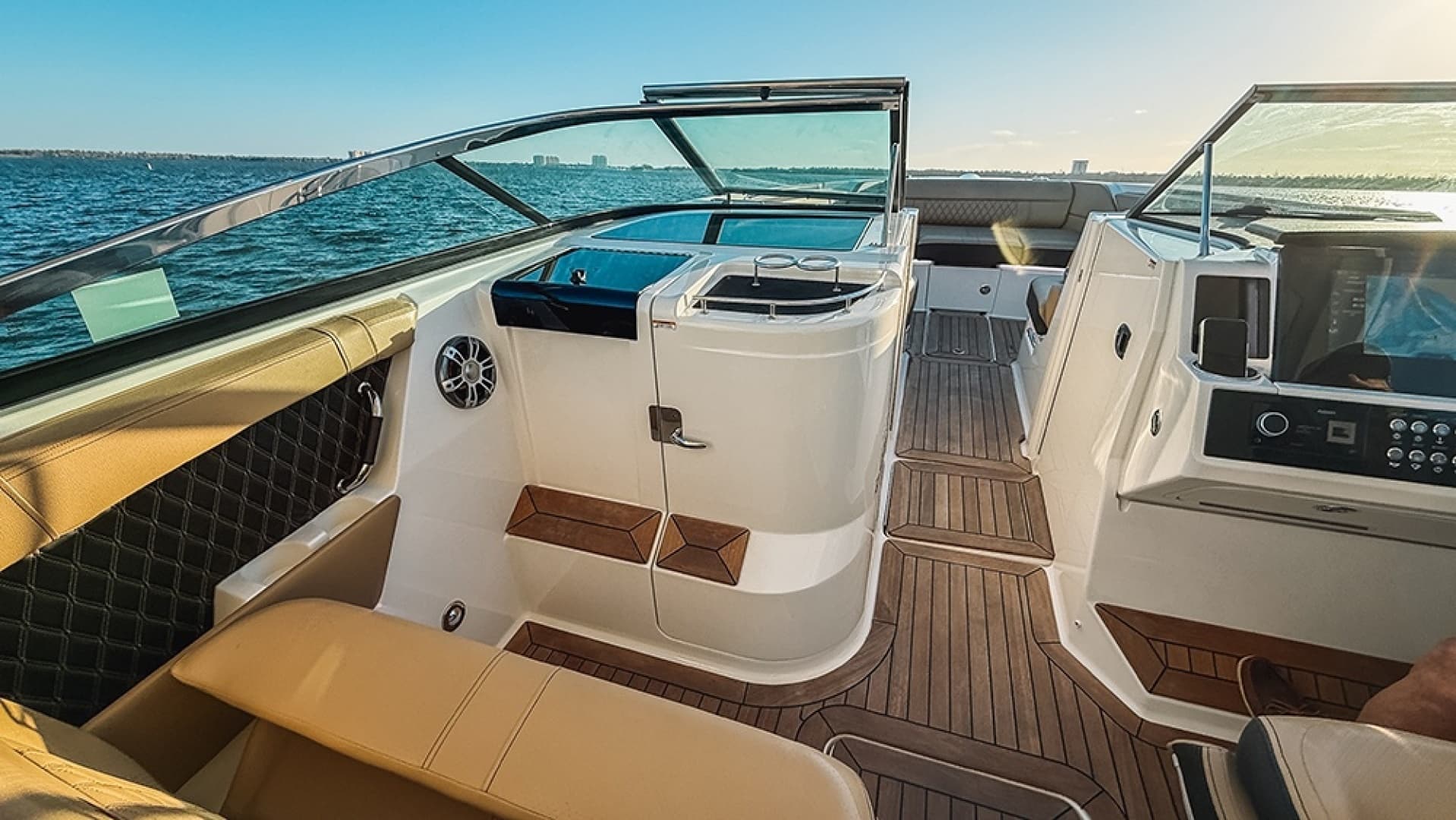 2023 Sea Ray SLX 350 Outboard - Image 27