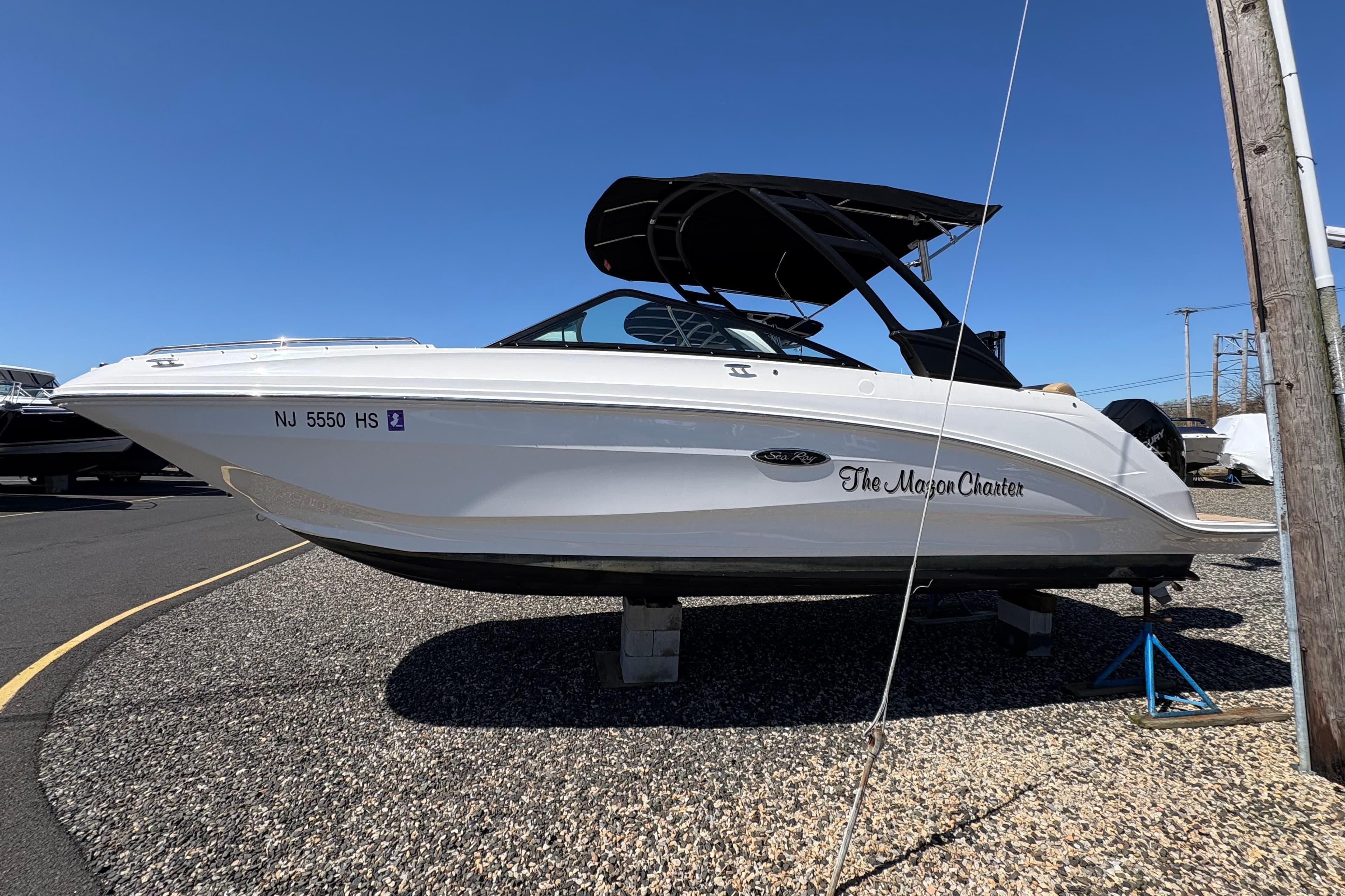 2024 Sea Ray SDX 250 Outboard