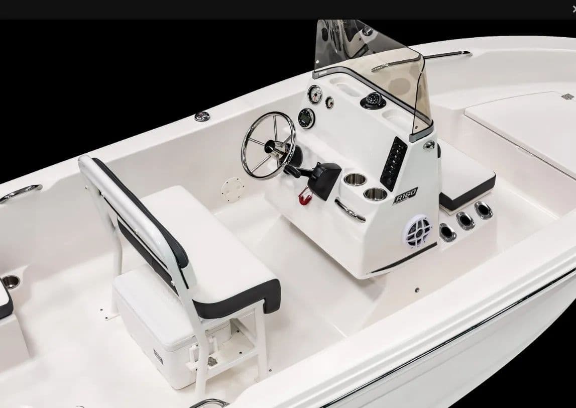 2026 Robalo R160 Center Console - 3