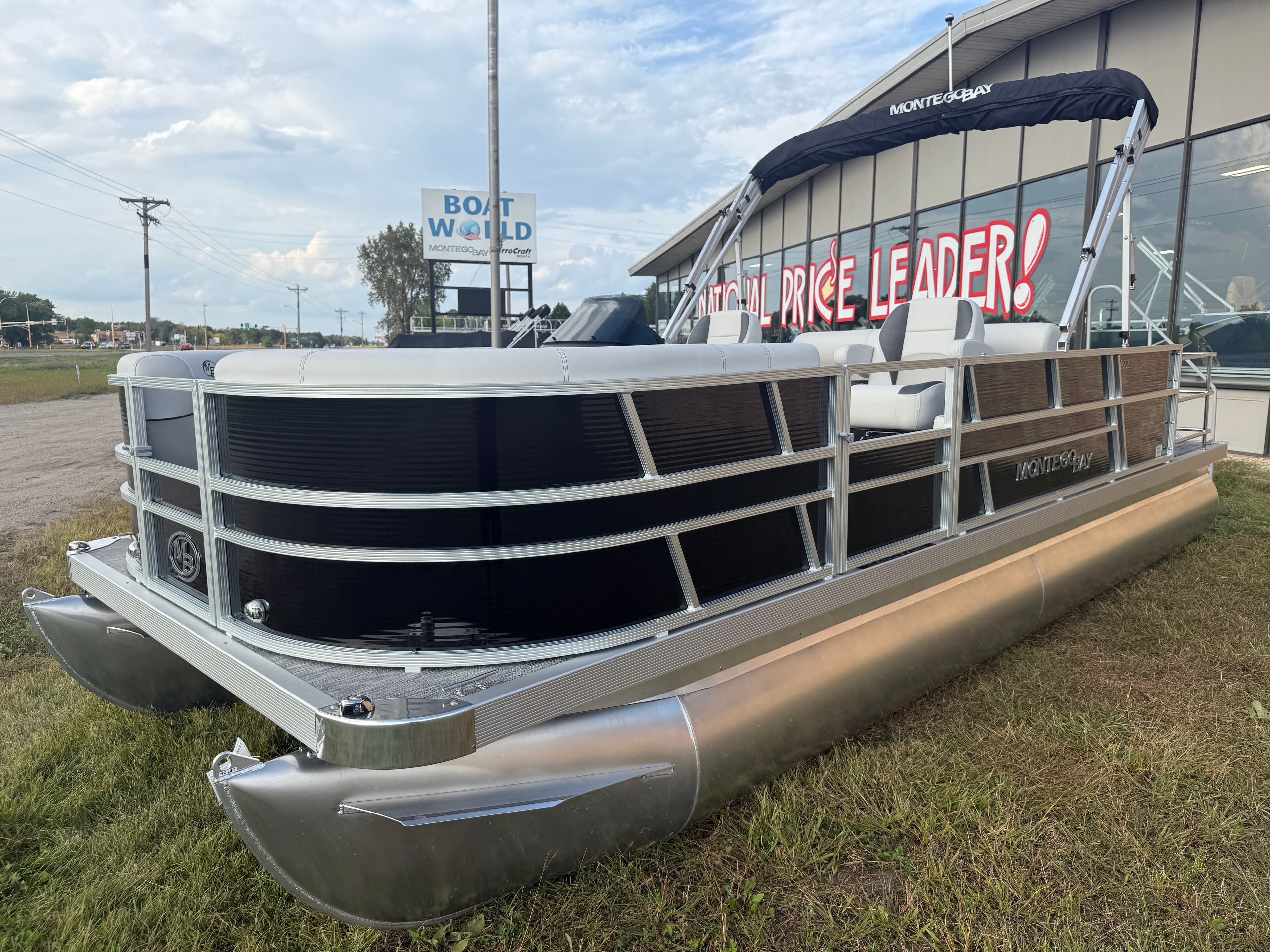 2026 Montego Bay 8522 Swingback Deluxe Pontoon & Honda 4-Stroke EFI - 32