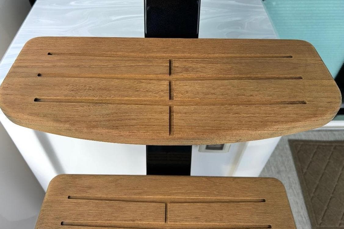 2021 Tiara Yachts F44 Flybridge - 57