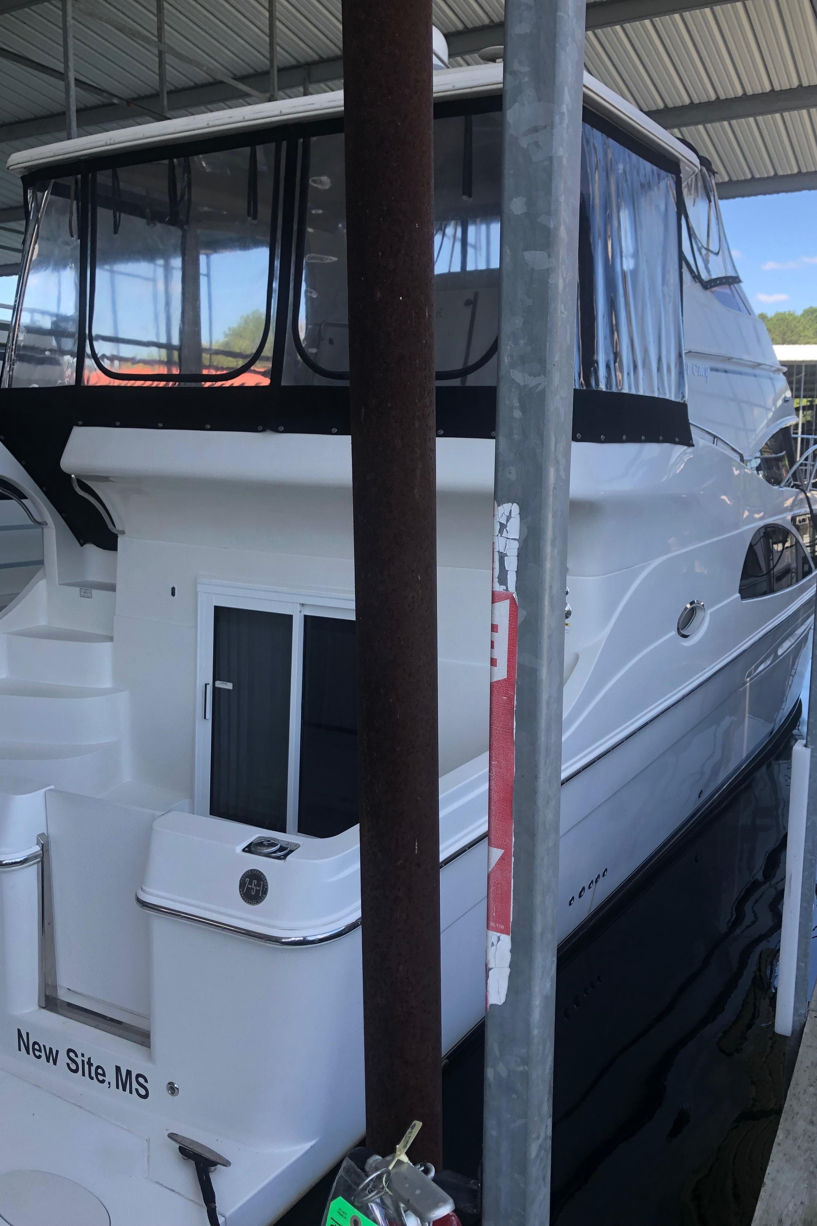 2005 Carver 41 Cockpit Motor Yacht docked in New Site, MS.