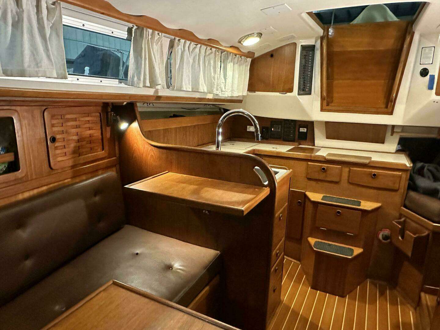 1984 Sabre Sabre 34-1 - Image 51