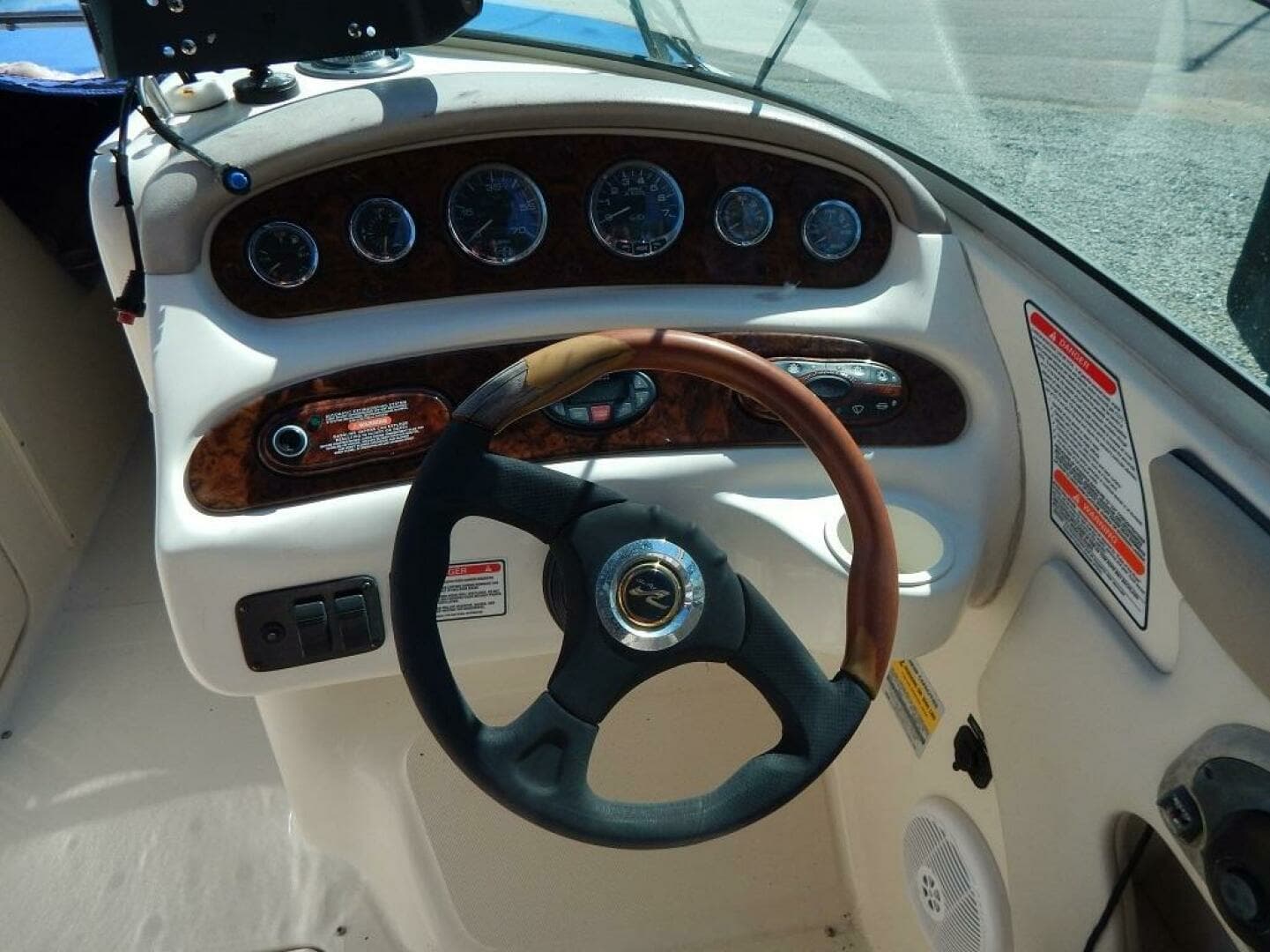 2004 Sea Ray 240 Sundeck - Image 7