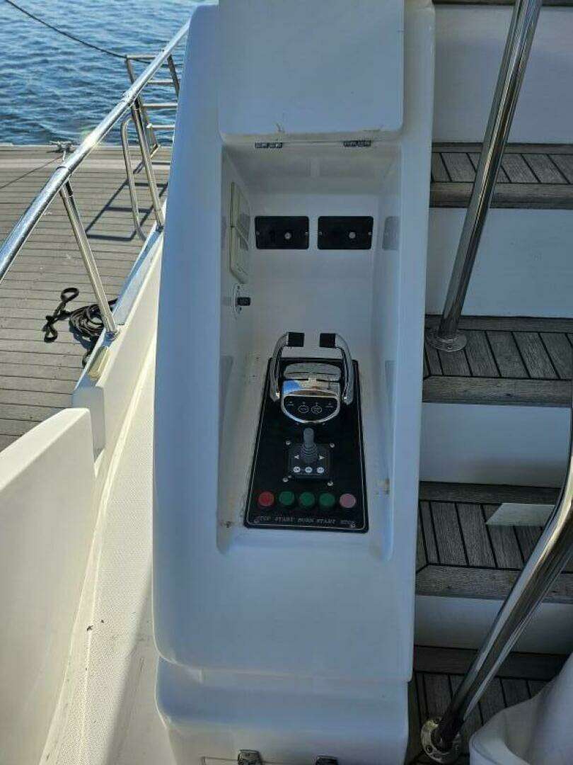 2003 Johnson Flybridge - Image 9