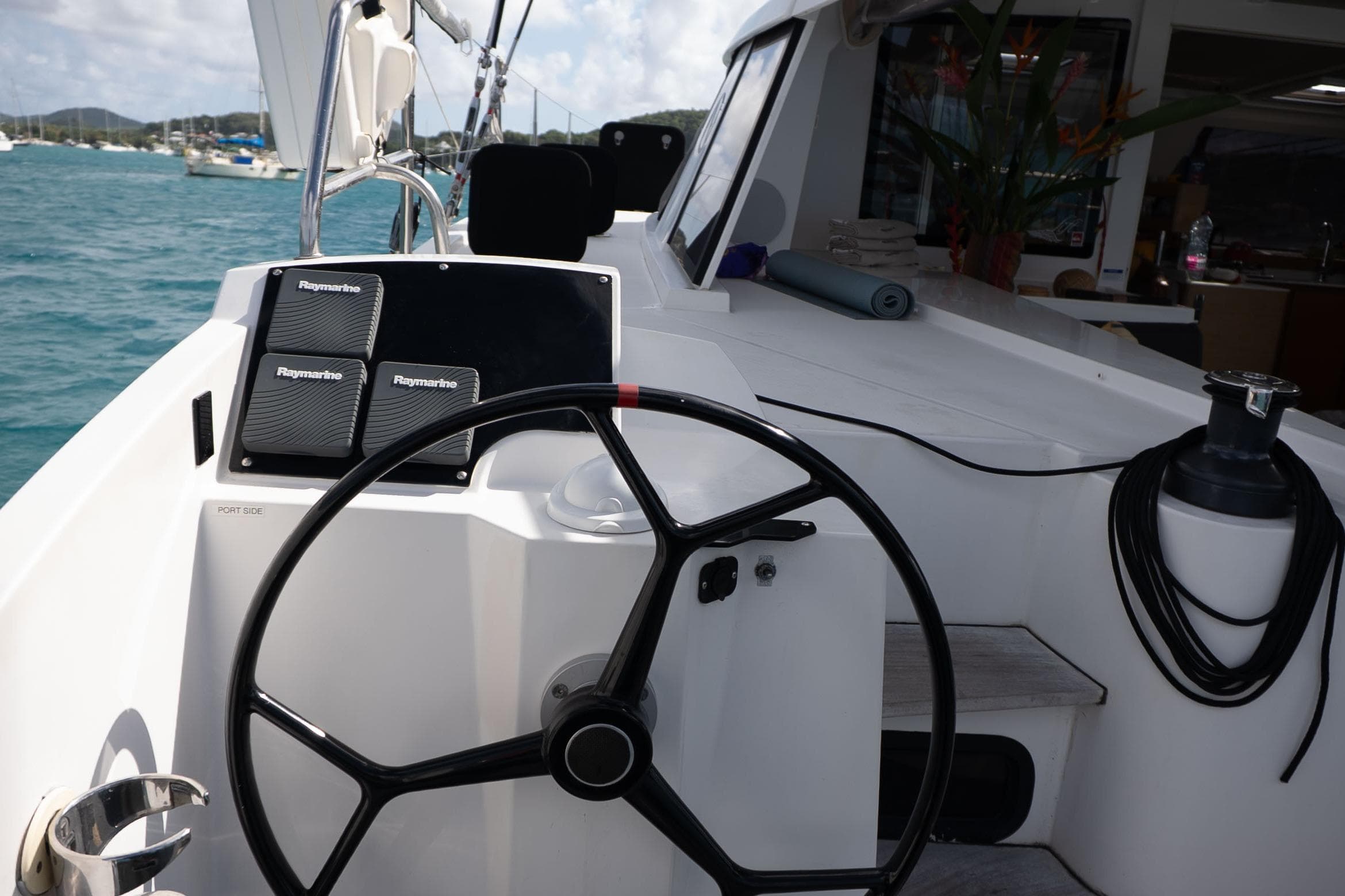 Nautitech 40 Open de 2016, d'occasion chez Neo Marine, poste de barre secondaire