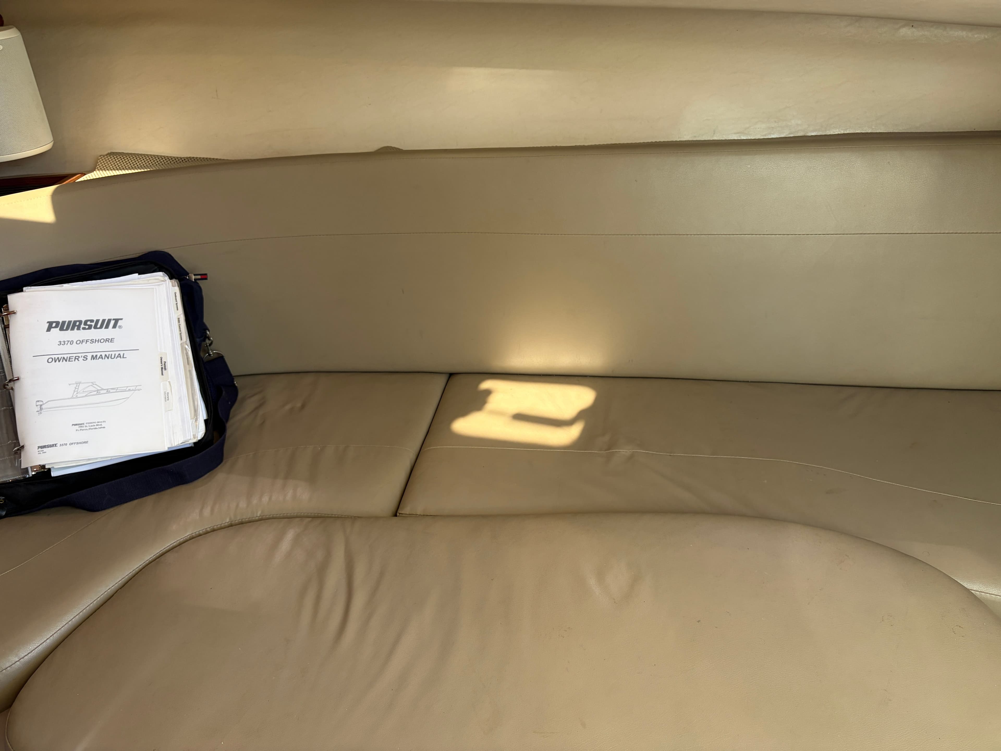 2005 Pursuit 3370 Offshore - 27