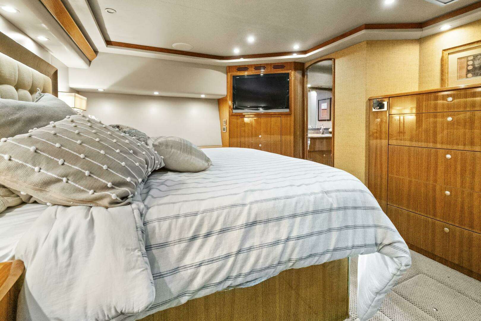 2008 Viking 74 Enclosed Bridge - Image 45