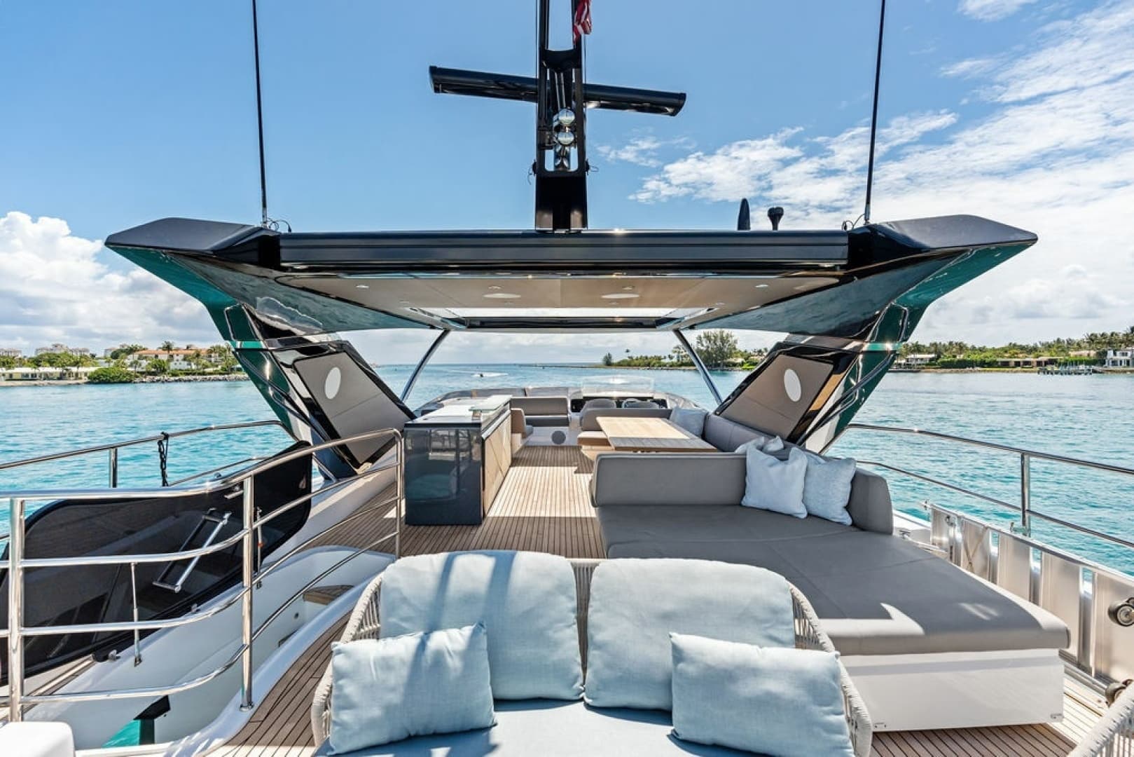 2026 Sunseeker 88 Yacht - Image 40