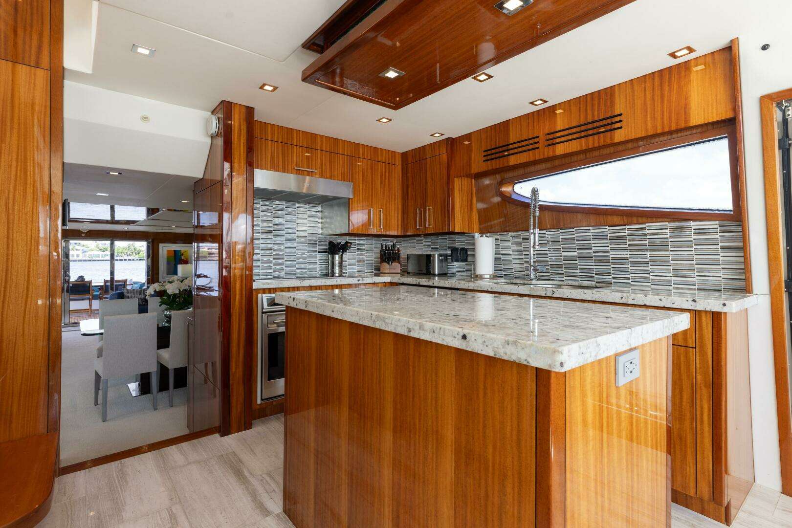 2014 Hatteras 80 - Image 19